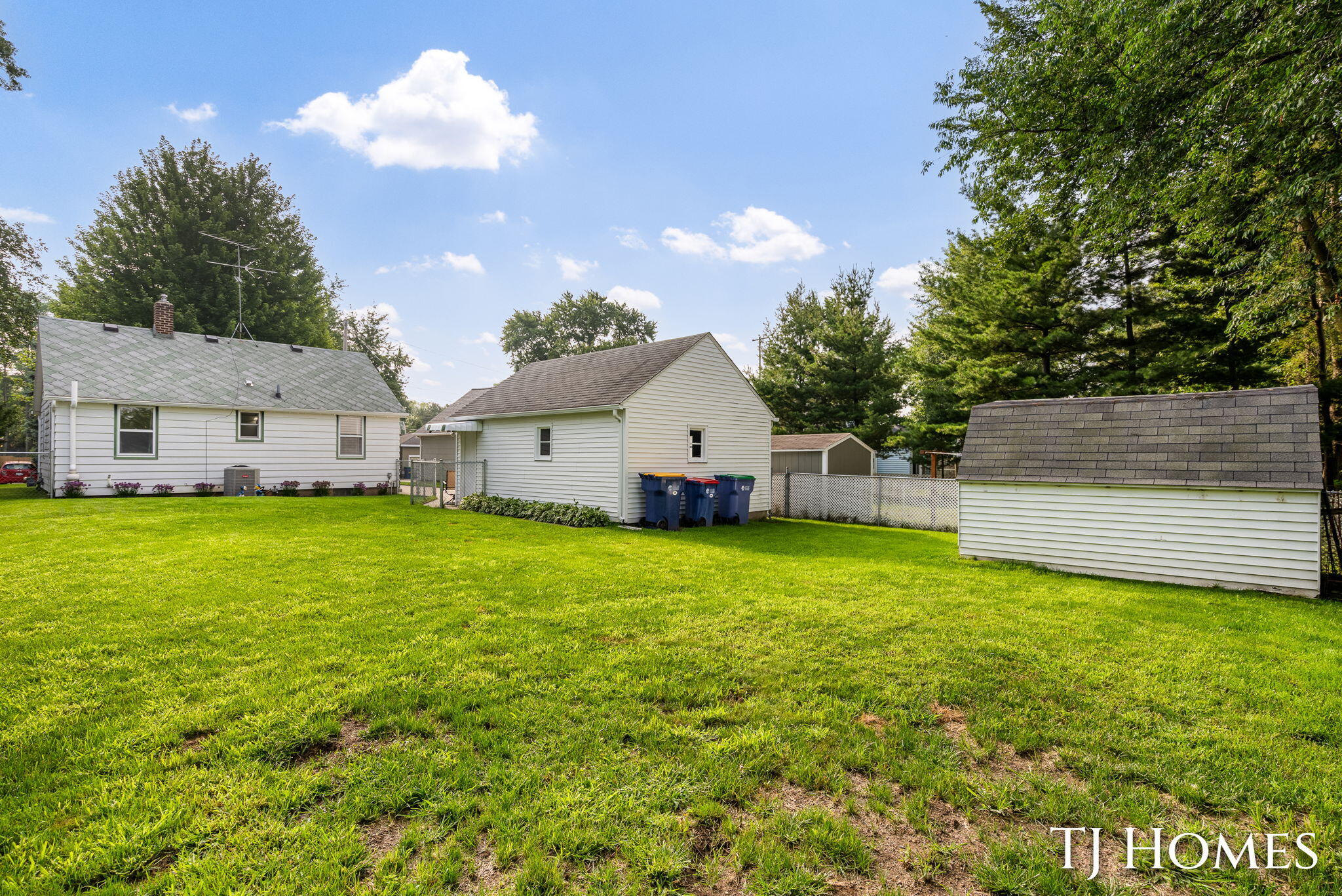 939 Benjamin Avenue NE Grand Rapids MI 49503