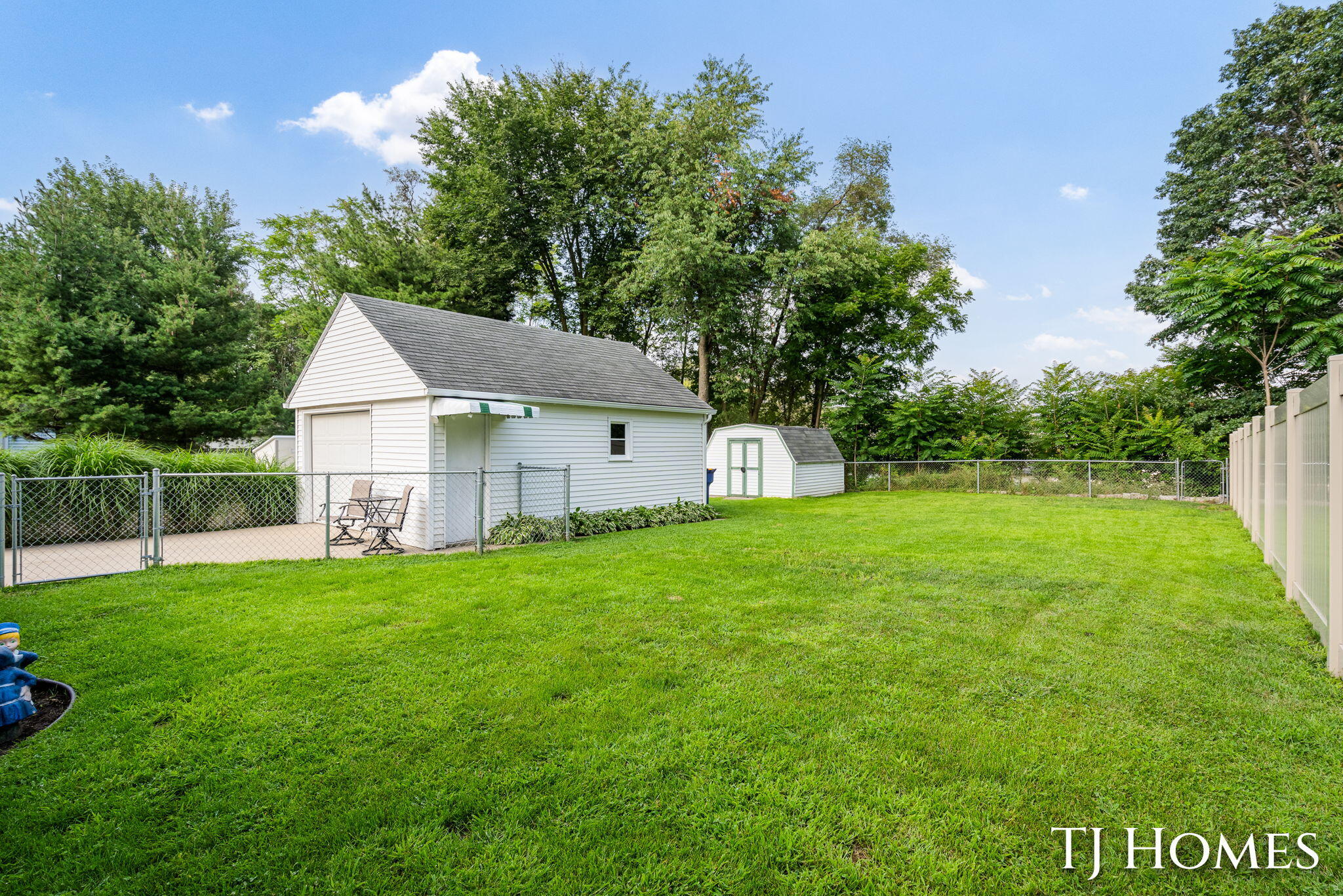 939 Benjamin Avenue NE Grand Rapids MI 49503