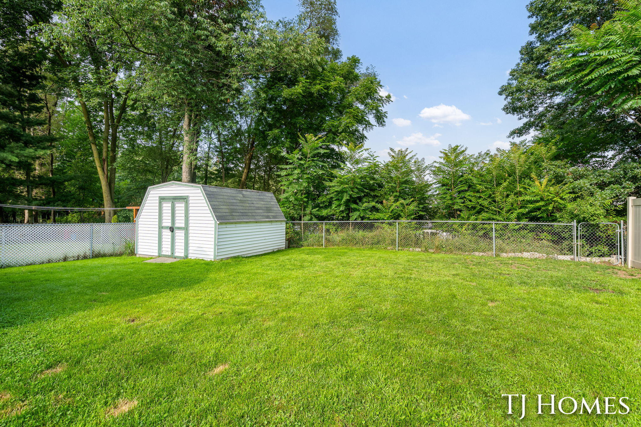 939 Benjamin Avenue NE Grand Rapids MI 49503