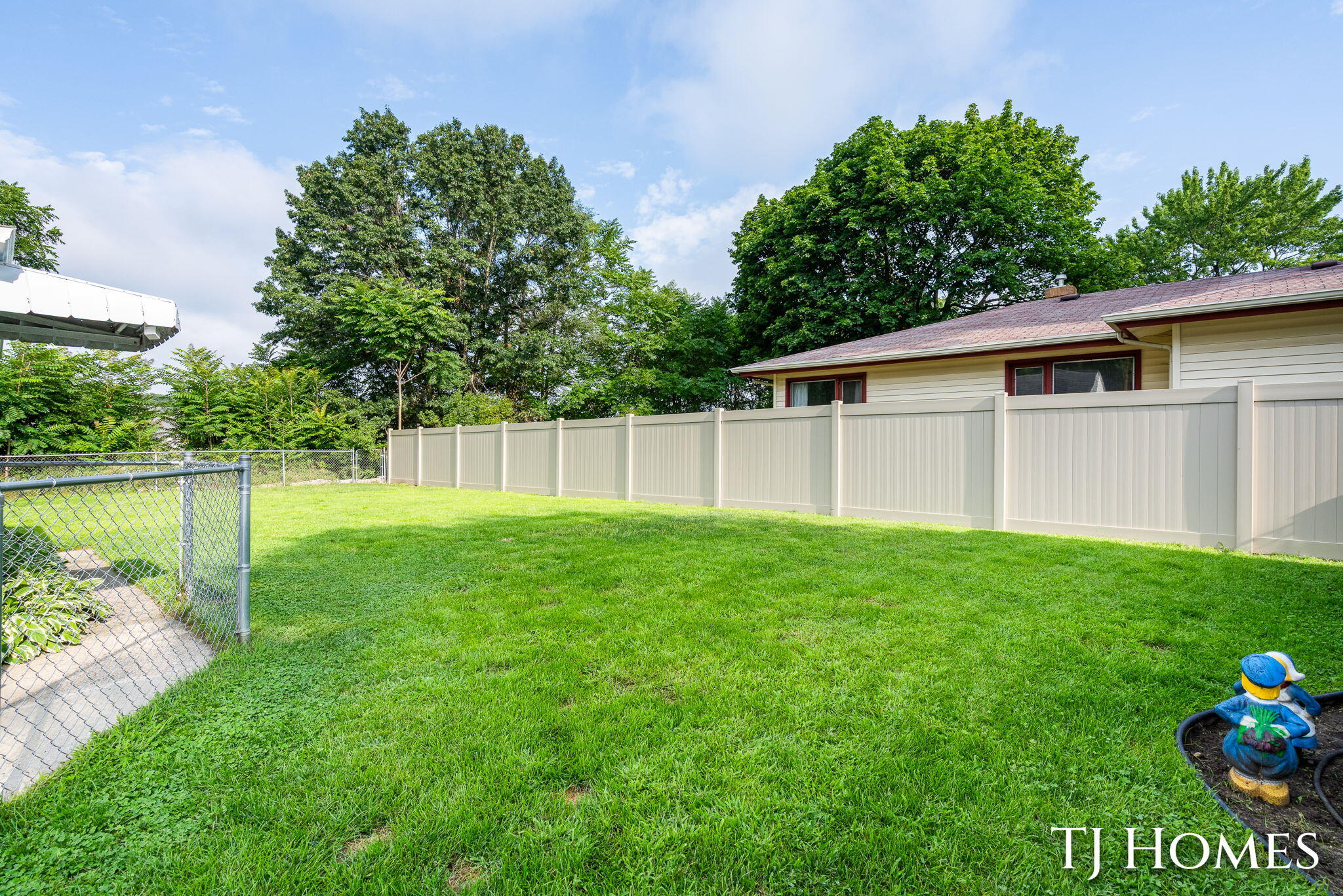 939 Benjamin Avenue NE Grand Rapids MI 49503