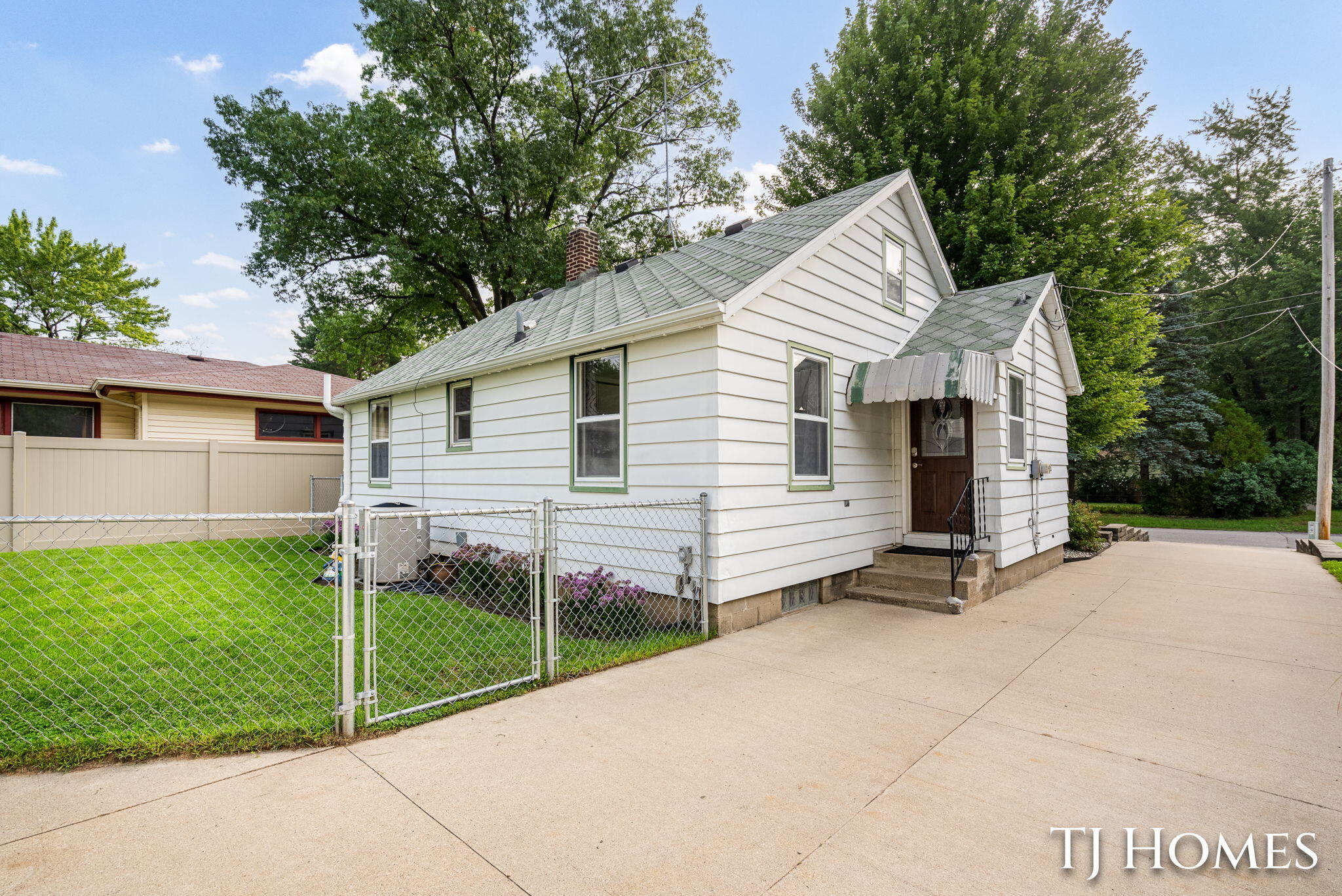 939 Benjamin Avenue NE Grand Rapids MI 49503