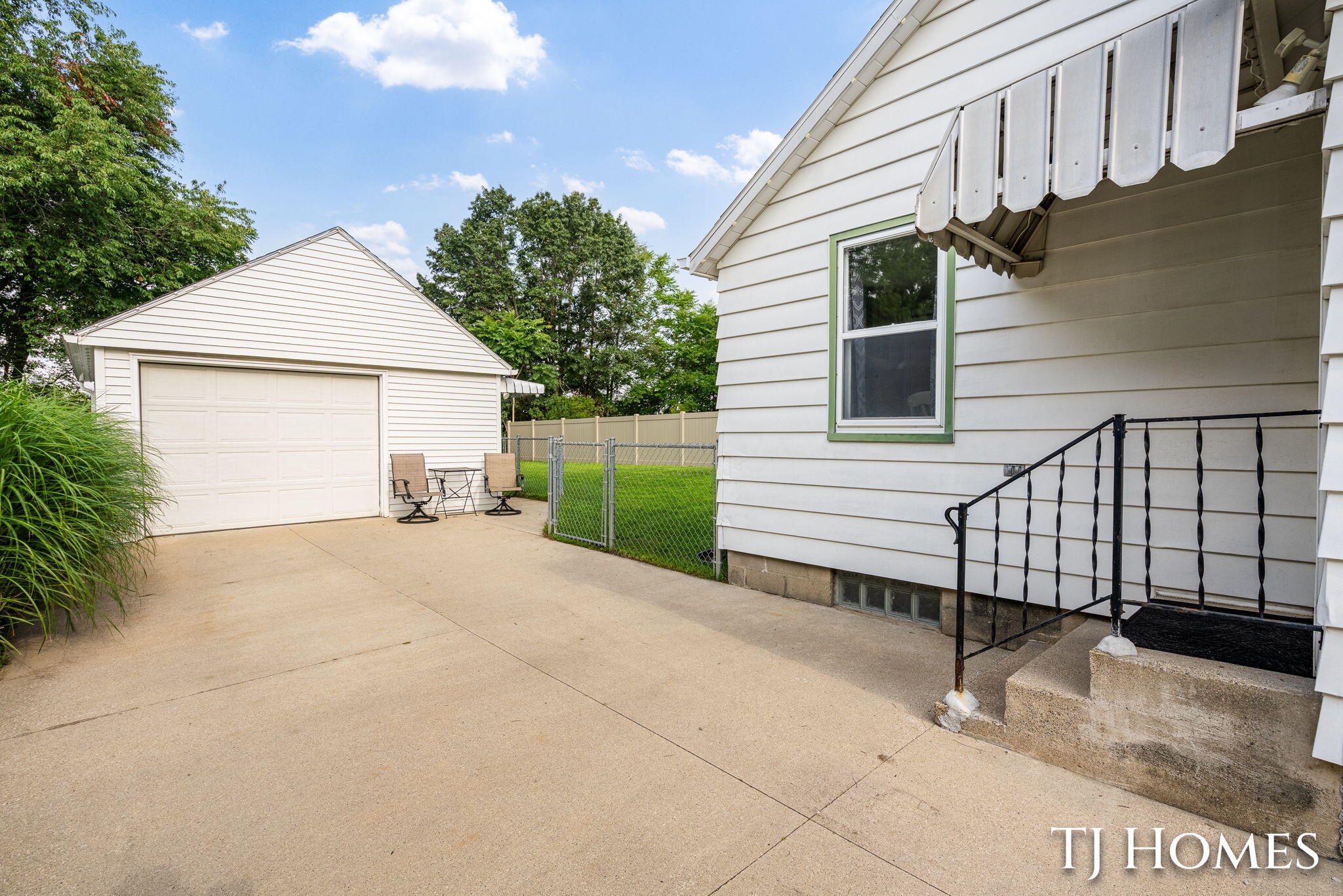 939 Benjamin Avenue NE Grand Rapids MI 49503