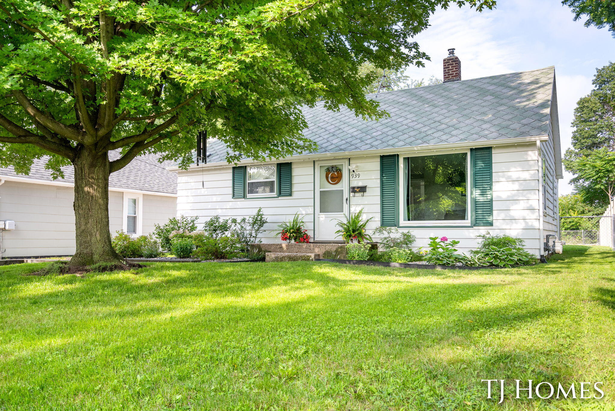 939 Benjamin Avenue NE Grand Rapids MI 49503