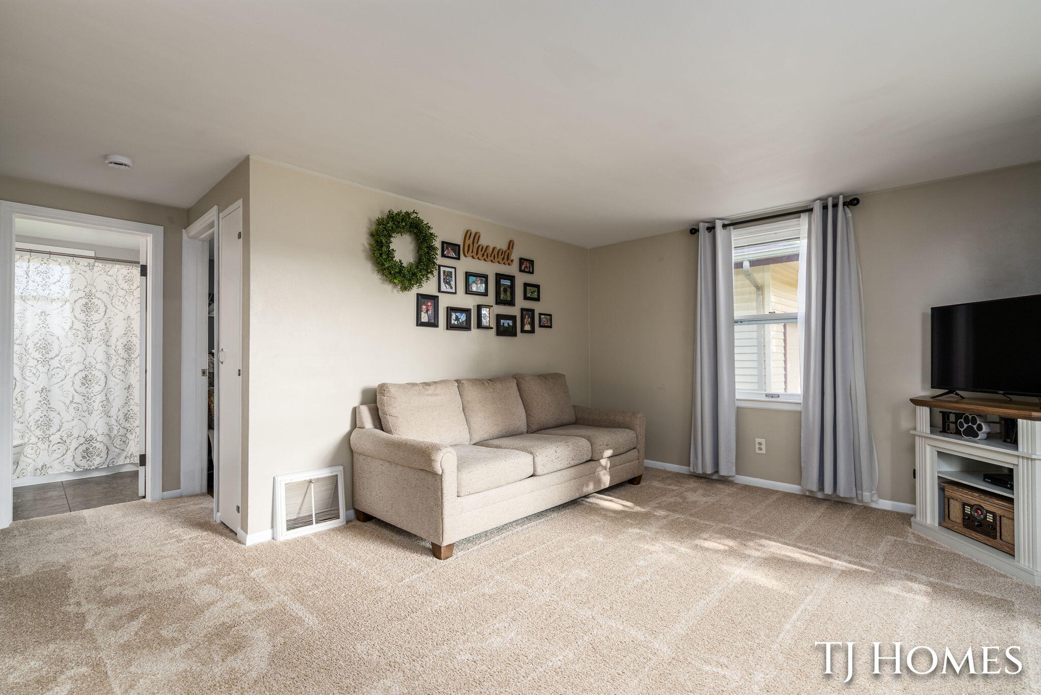 939 Benjamin Avenue NE Grand Rapids MI 49503
