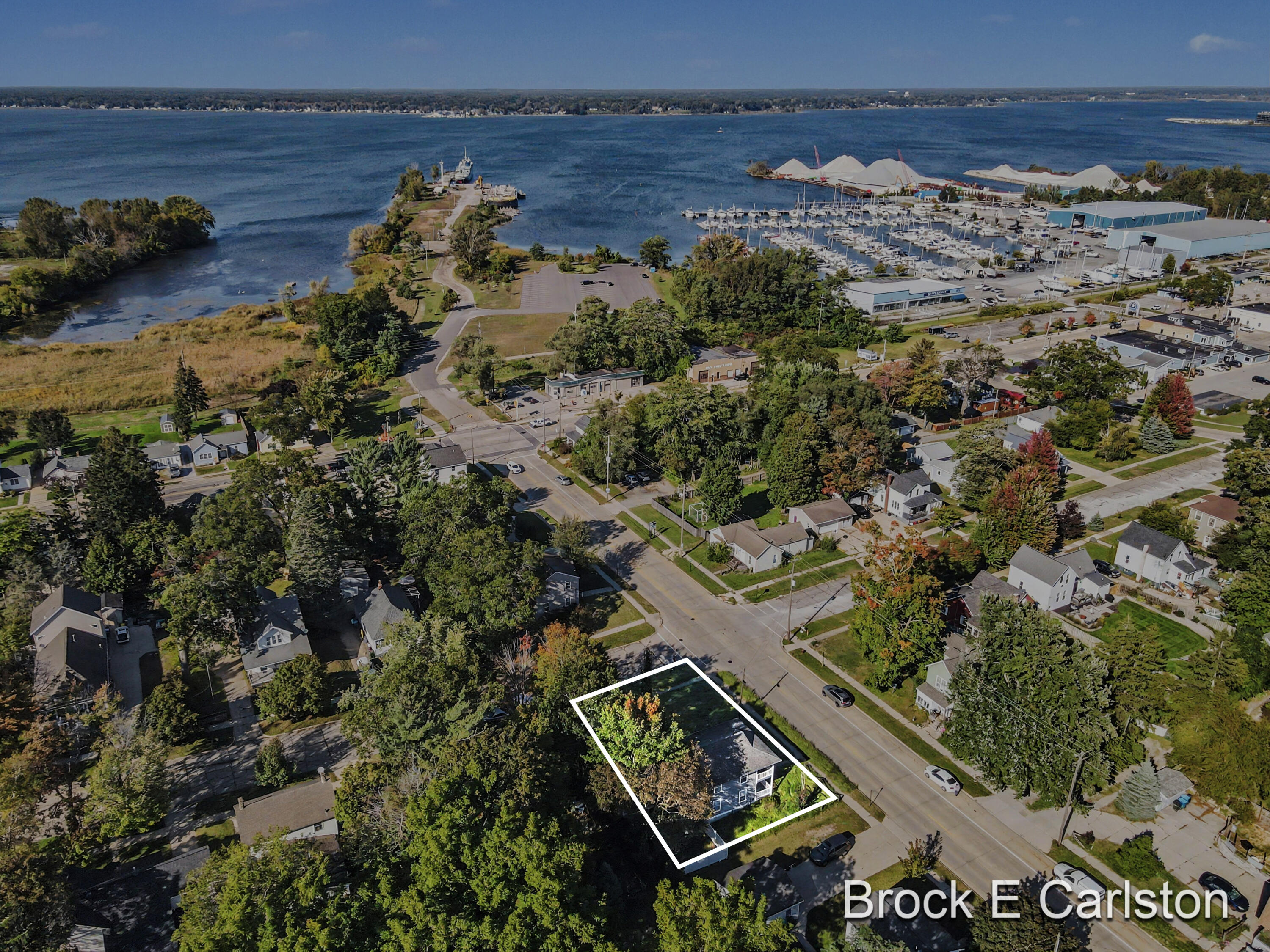 2169 Mccracken Street Muskegon MI 49441