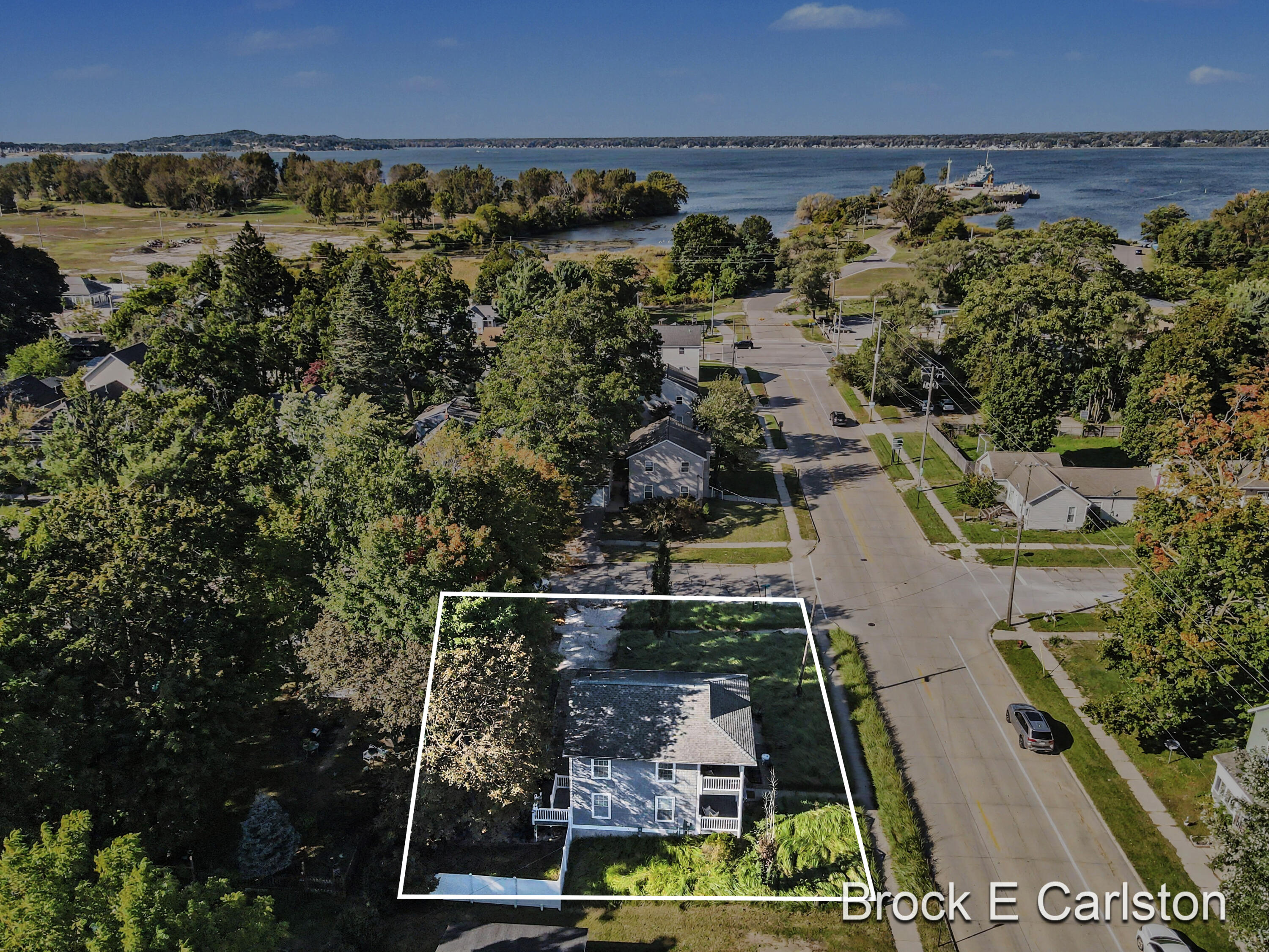 2169 Mccracken Street Muskegon MI 49441