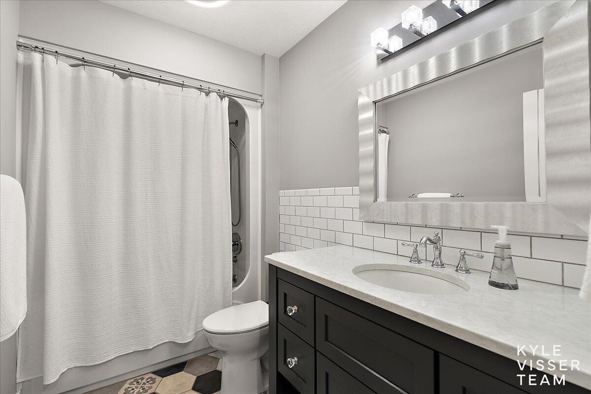 7290 Knapp Street NE Ada MI 49301