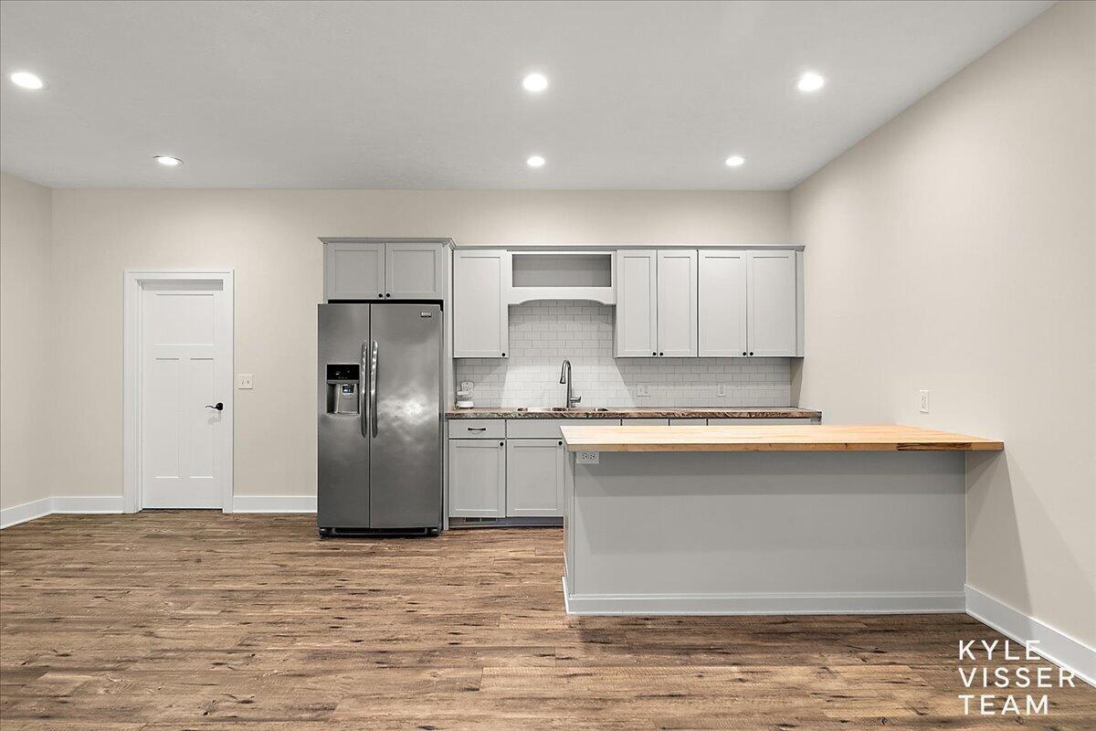 7290 Knapp Street NE Ada MI 49301