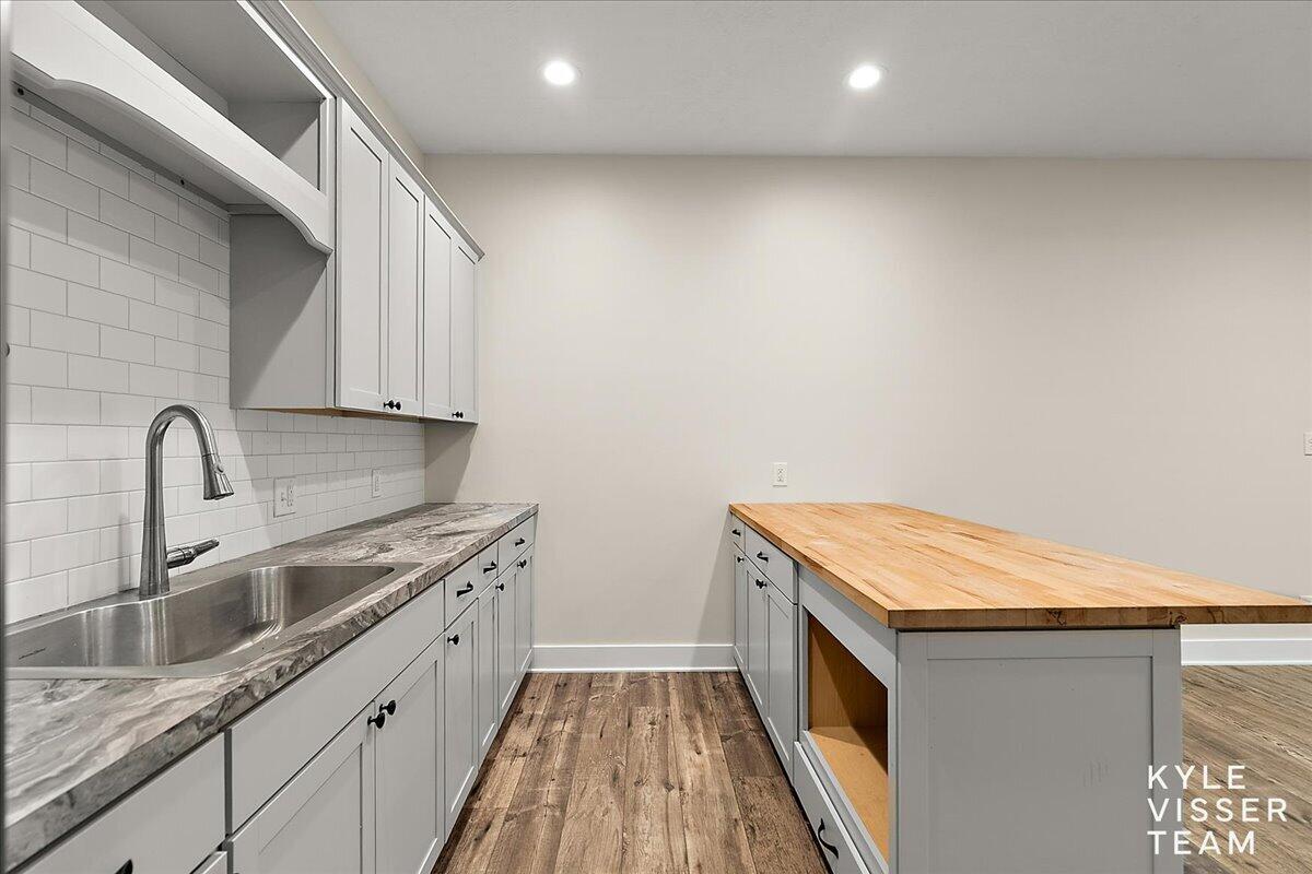 7290 Knapp Street NE Ada MI 49301