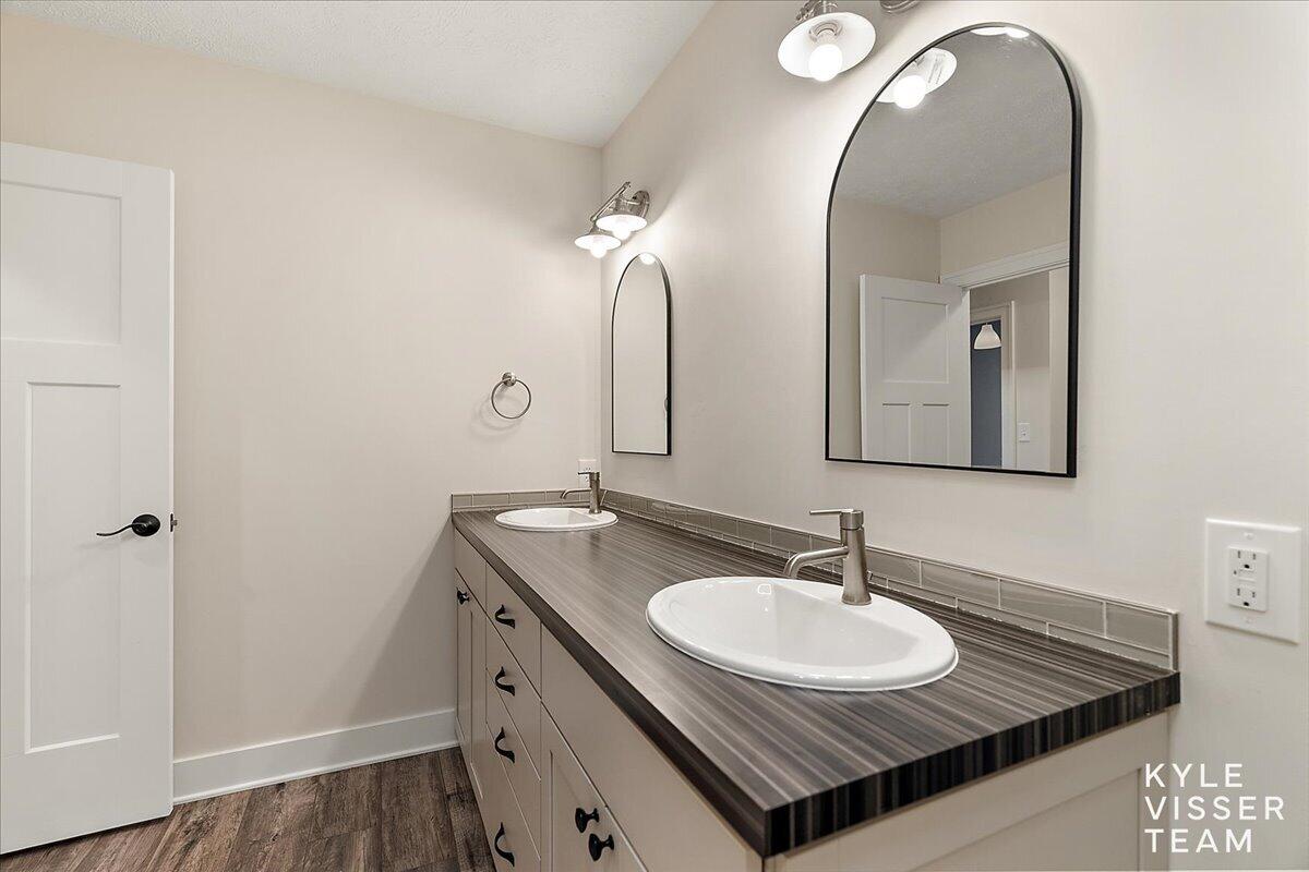 7290 Knapp Street NE Ada MI 49301