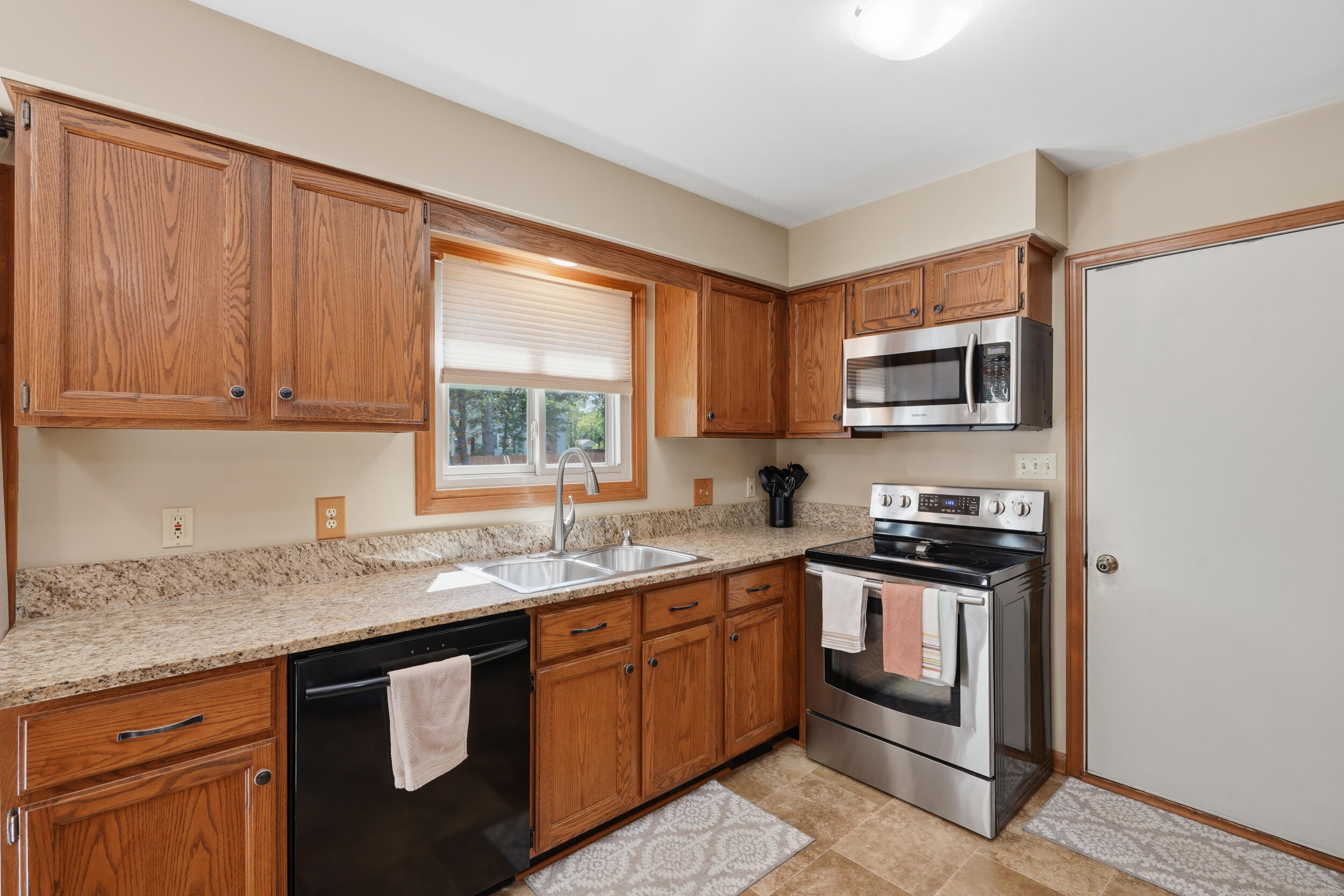 1215 Lori Lane Fenton MI 48430