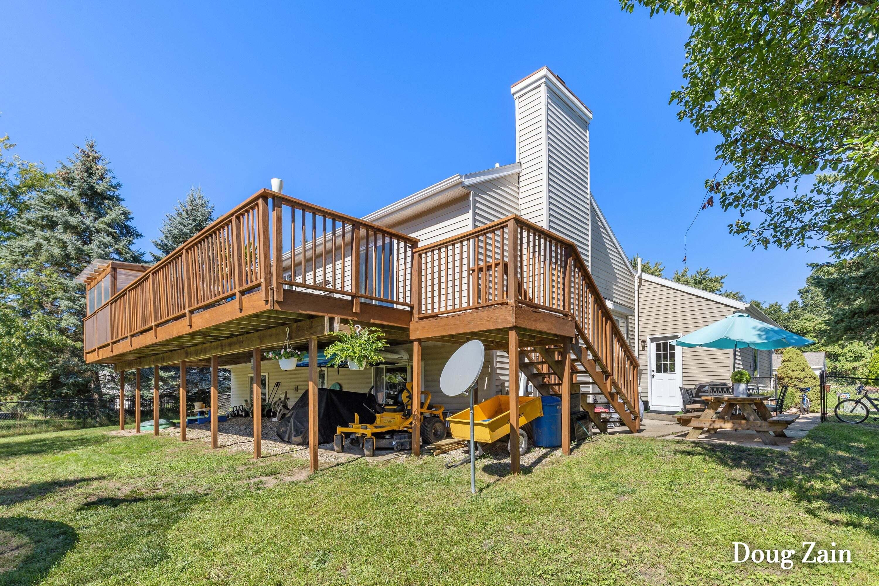 1860 Sandrel Drive NE Grand Rapids MI 49505