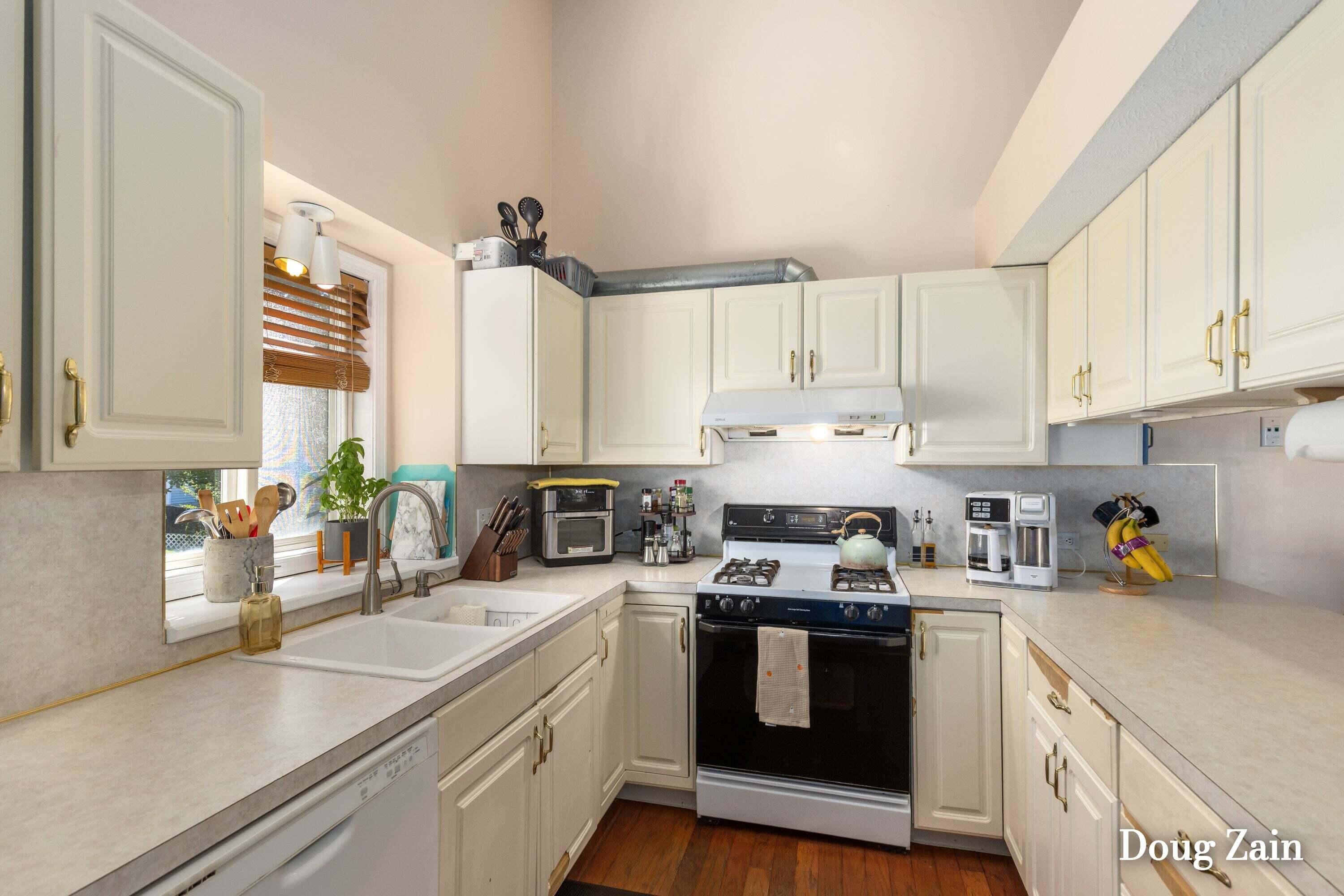 1860 Sandrel Drive NE Grand Rapids MI 49505