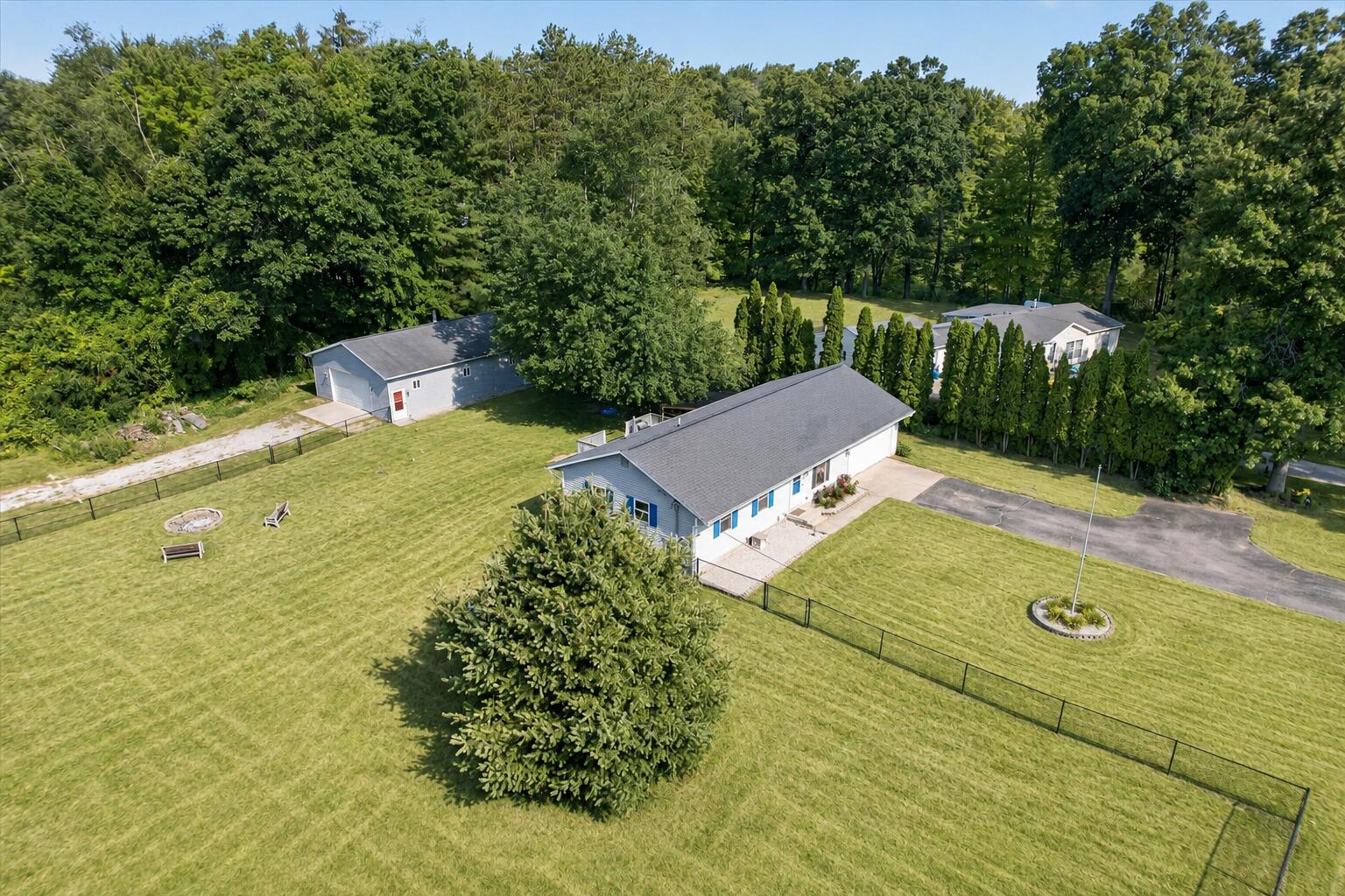 7489 Tiffany Avenue NE Rockford MI 49341