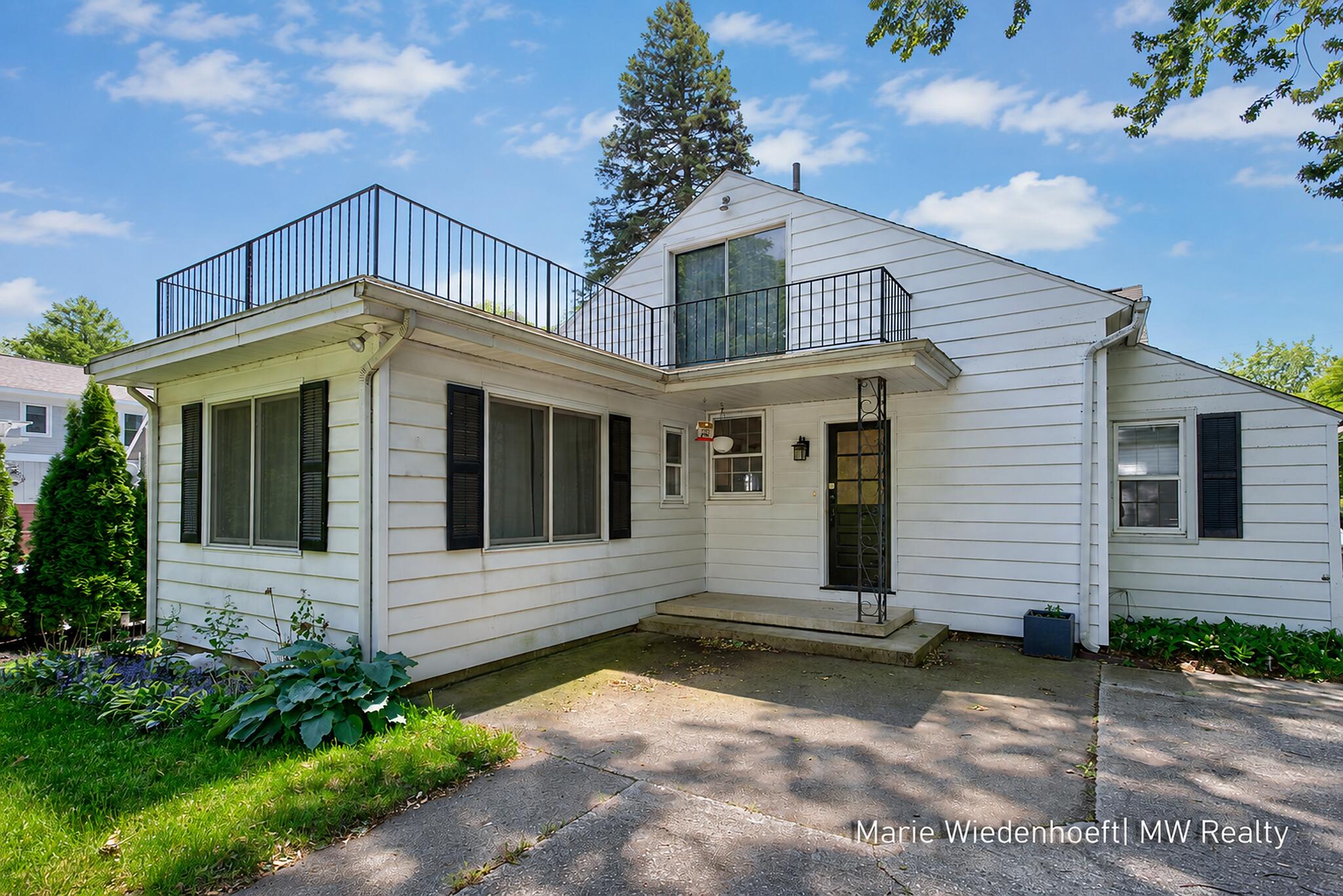 722 Lake Street Saugatuck MI 49453