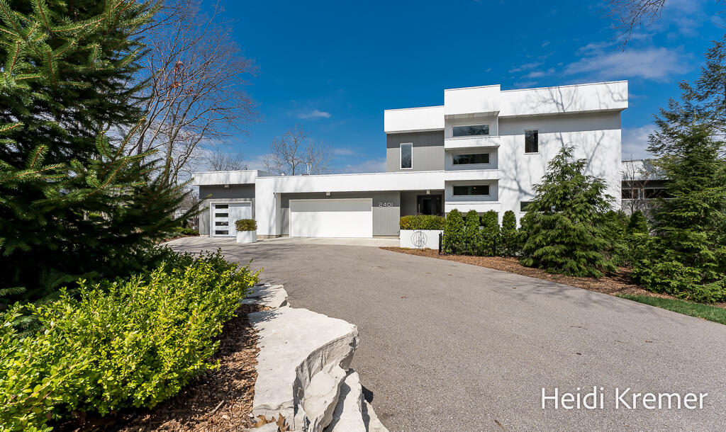 2401 4 Mile Road NE Grand Rapids MI 49525