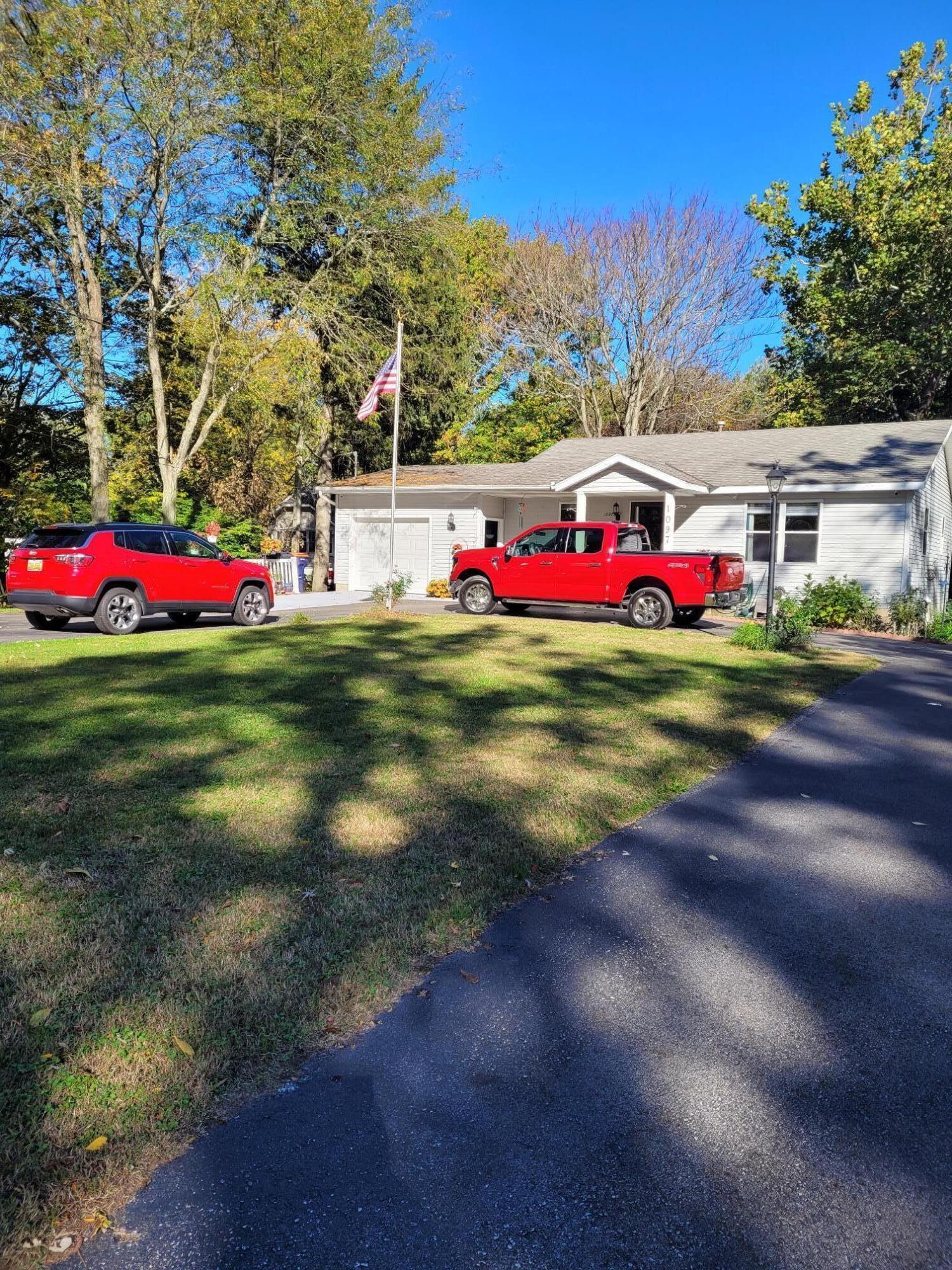 1097 W 32nd Street Holland MI 49423