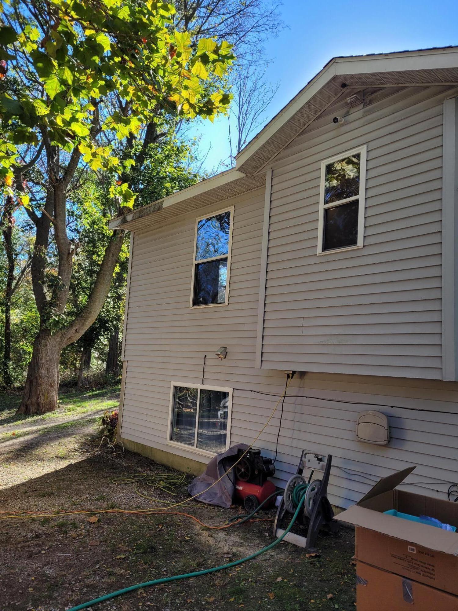 1097 W 32nd Street Holland MI 49423