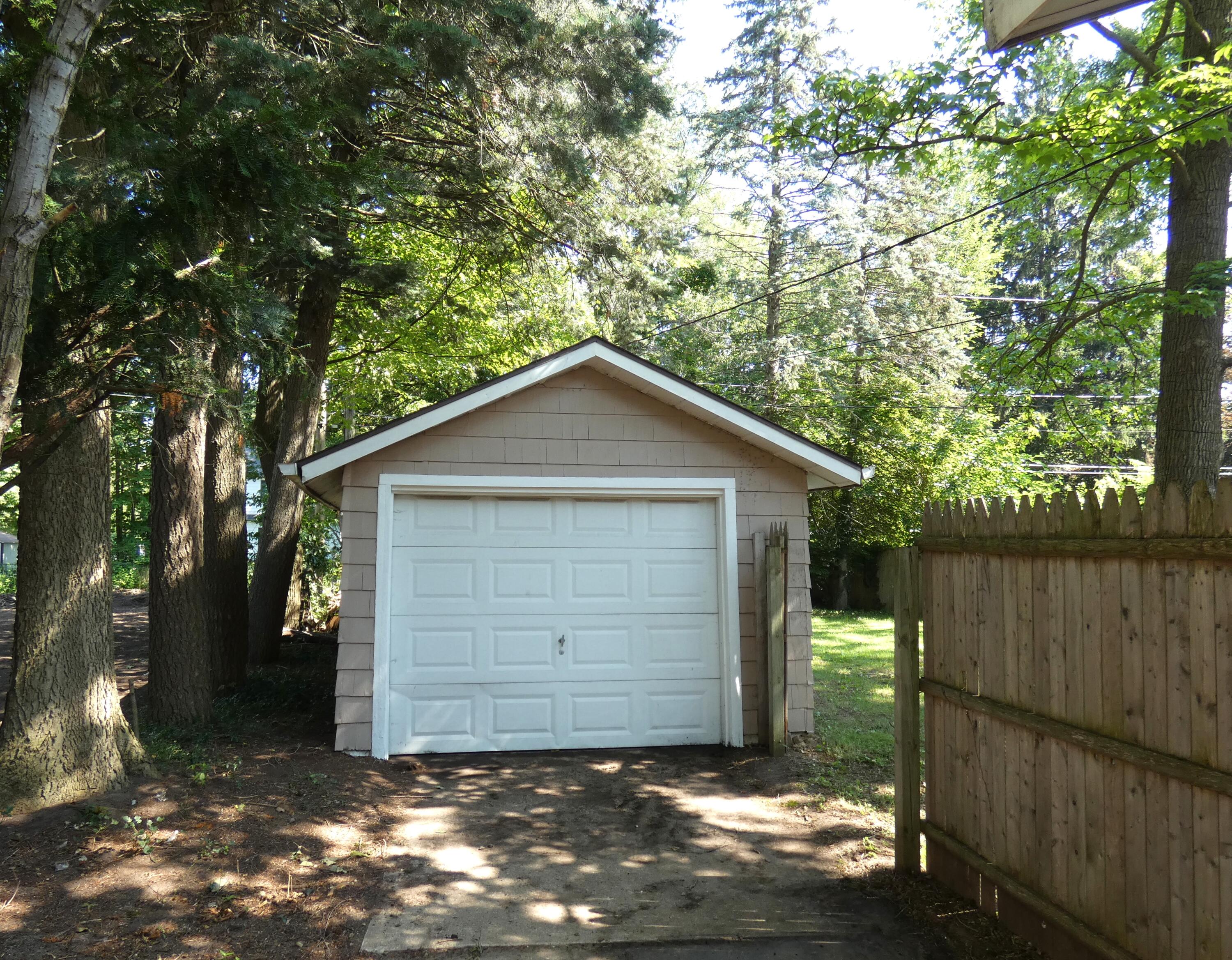 183 Searles Avenue Benton Harbor MI 49022