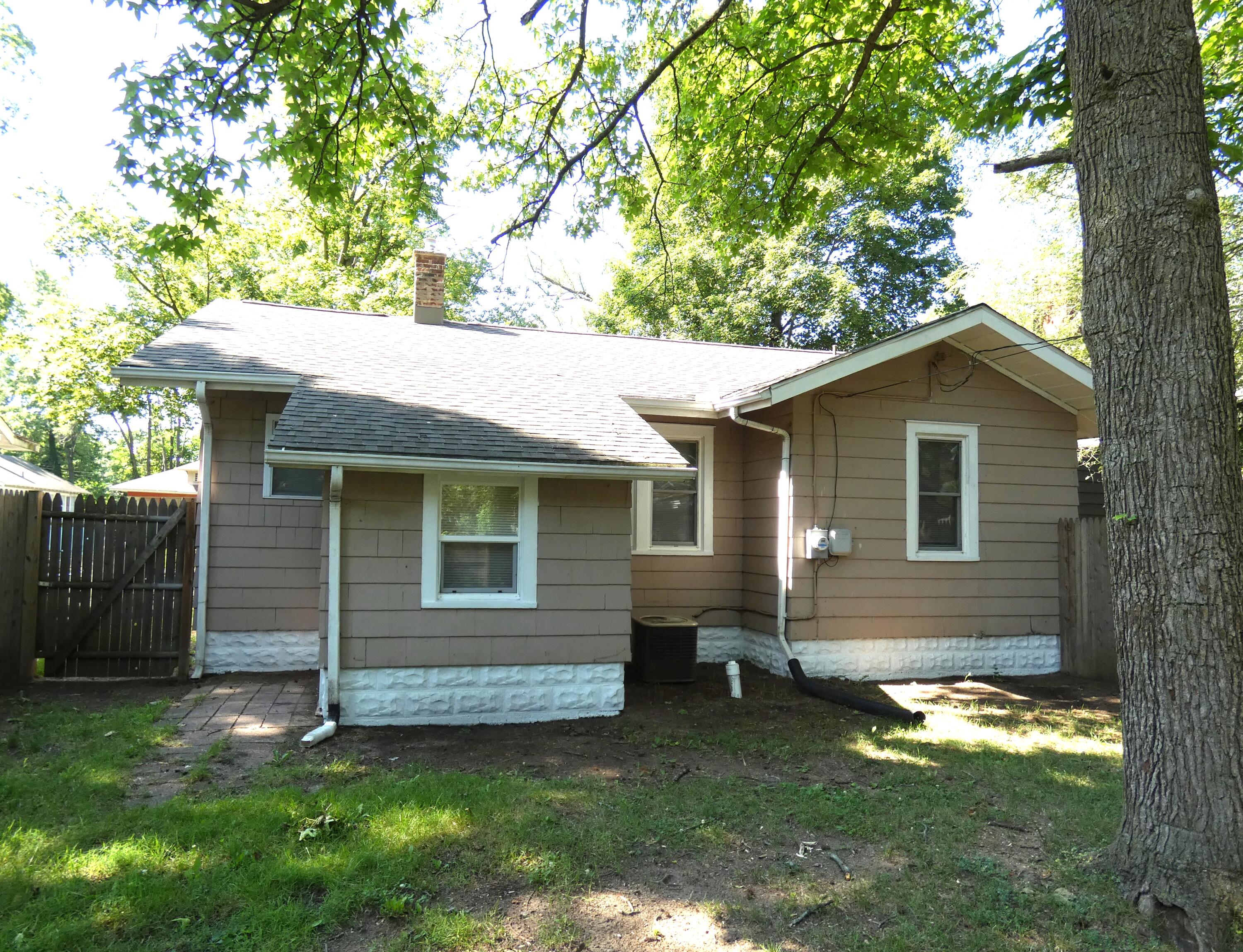 183 Searles Avenue Benton Harbor MI 49022
