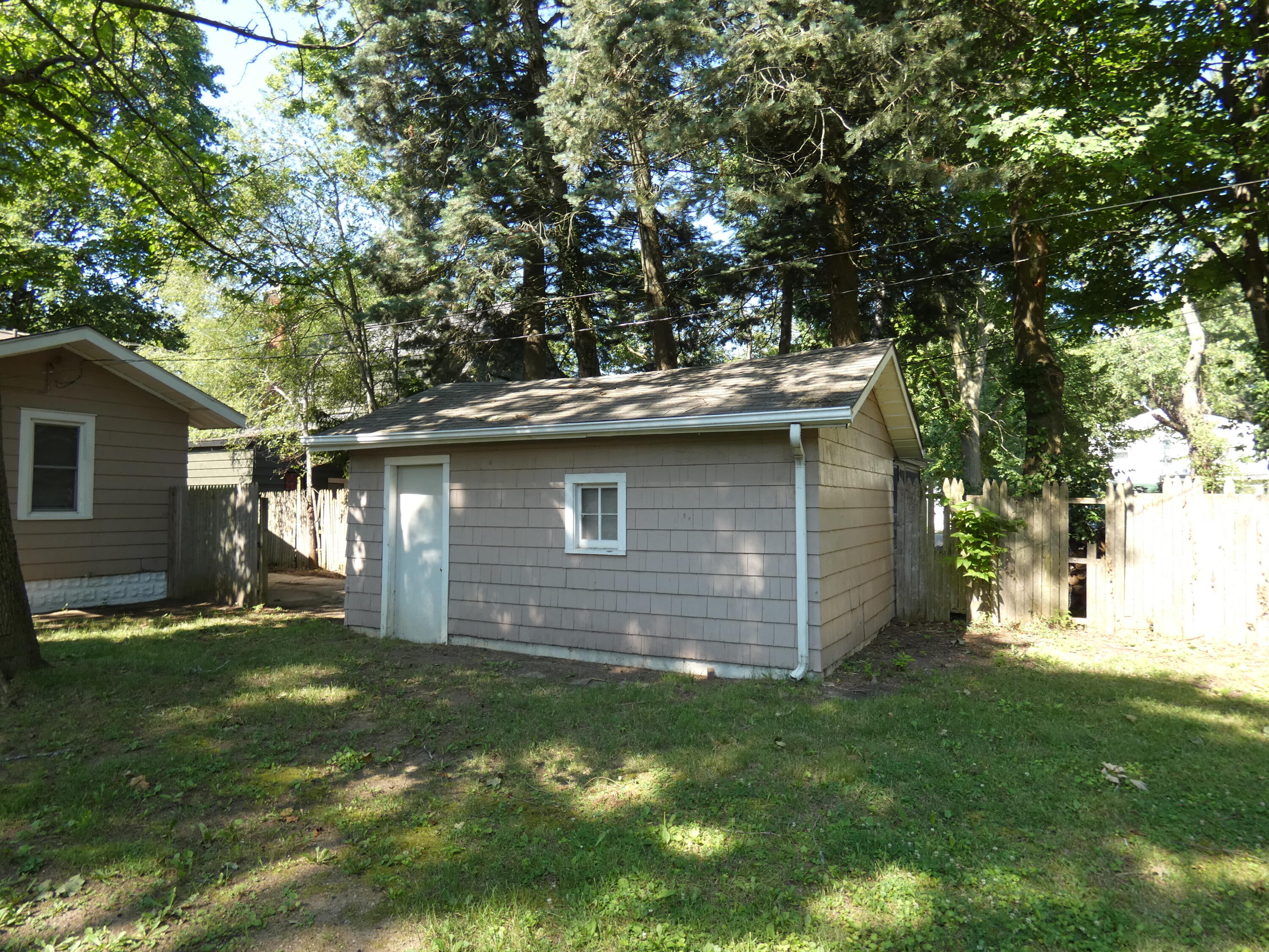 183 Searles Avenue Benton Harbor MI 49022