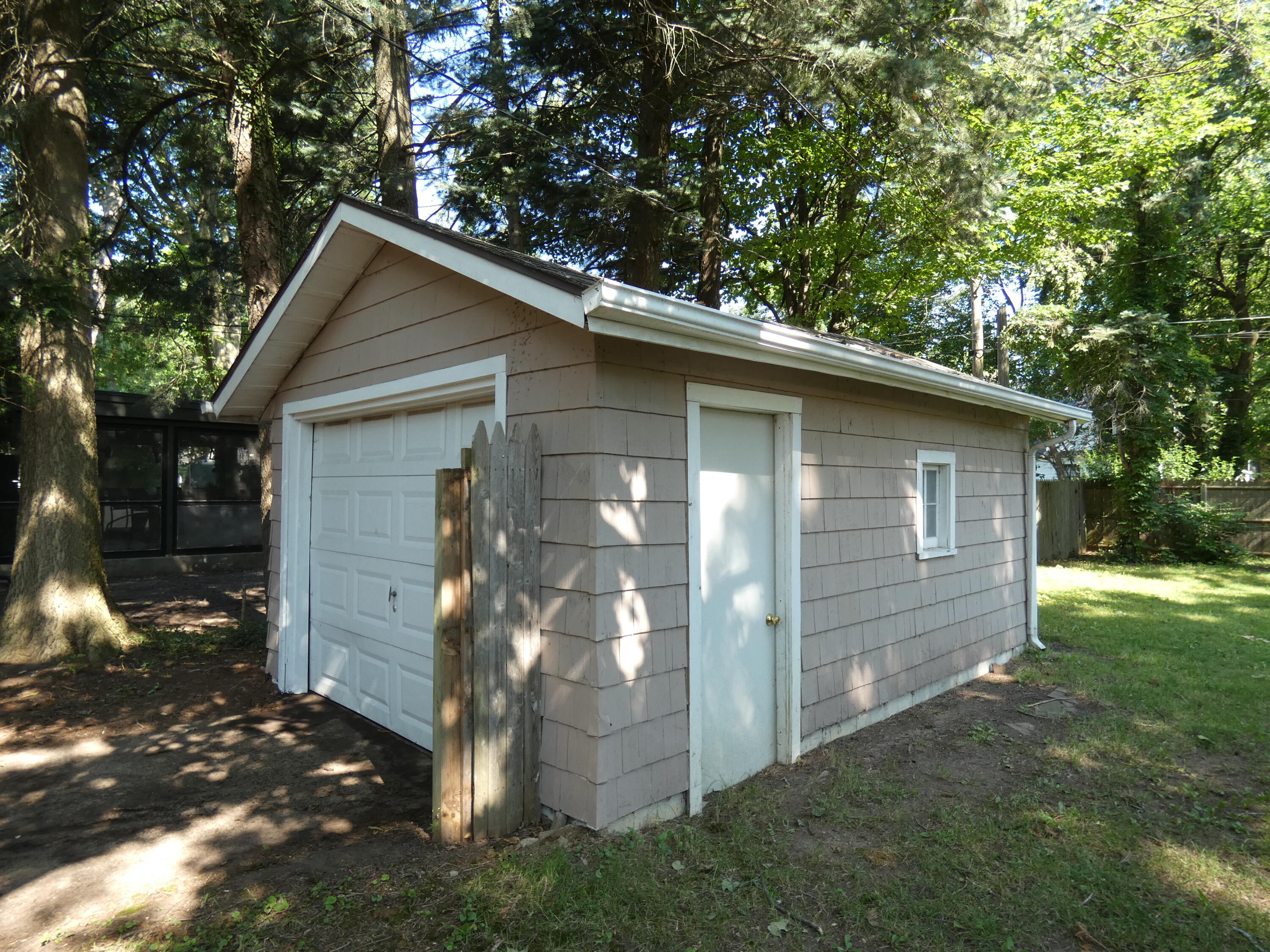183 Searles Avenue Benton Harbor MI 49022
