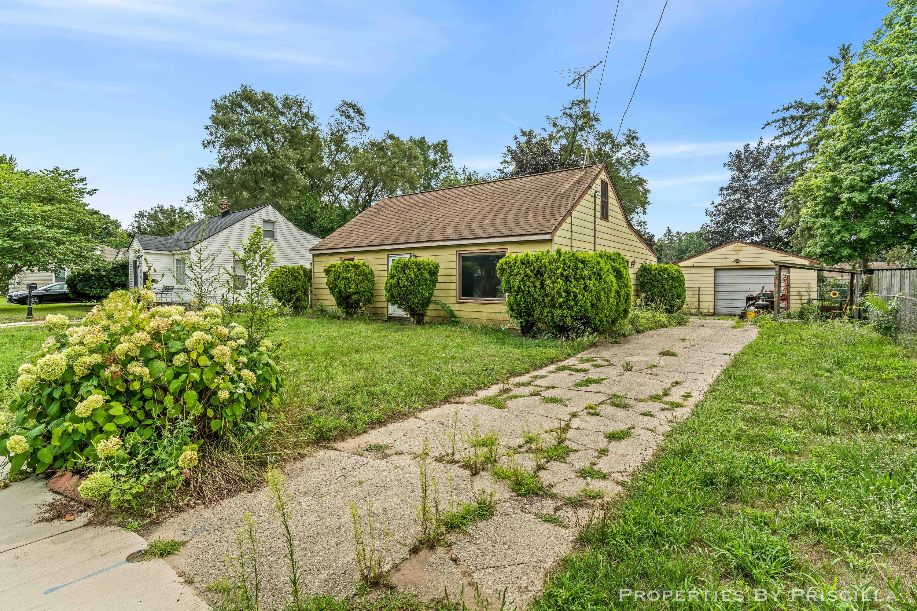 348 Ridgewood Street SE Grand Rapids MI 49548