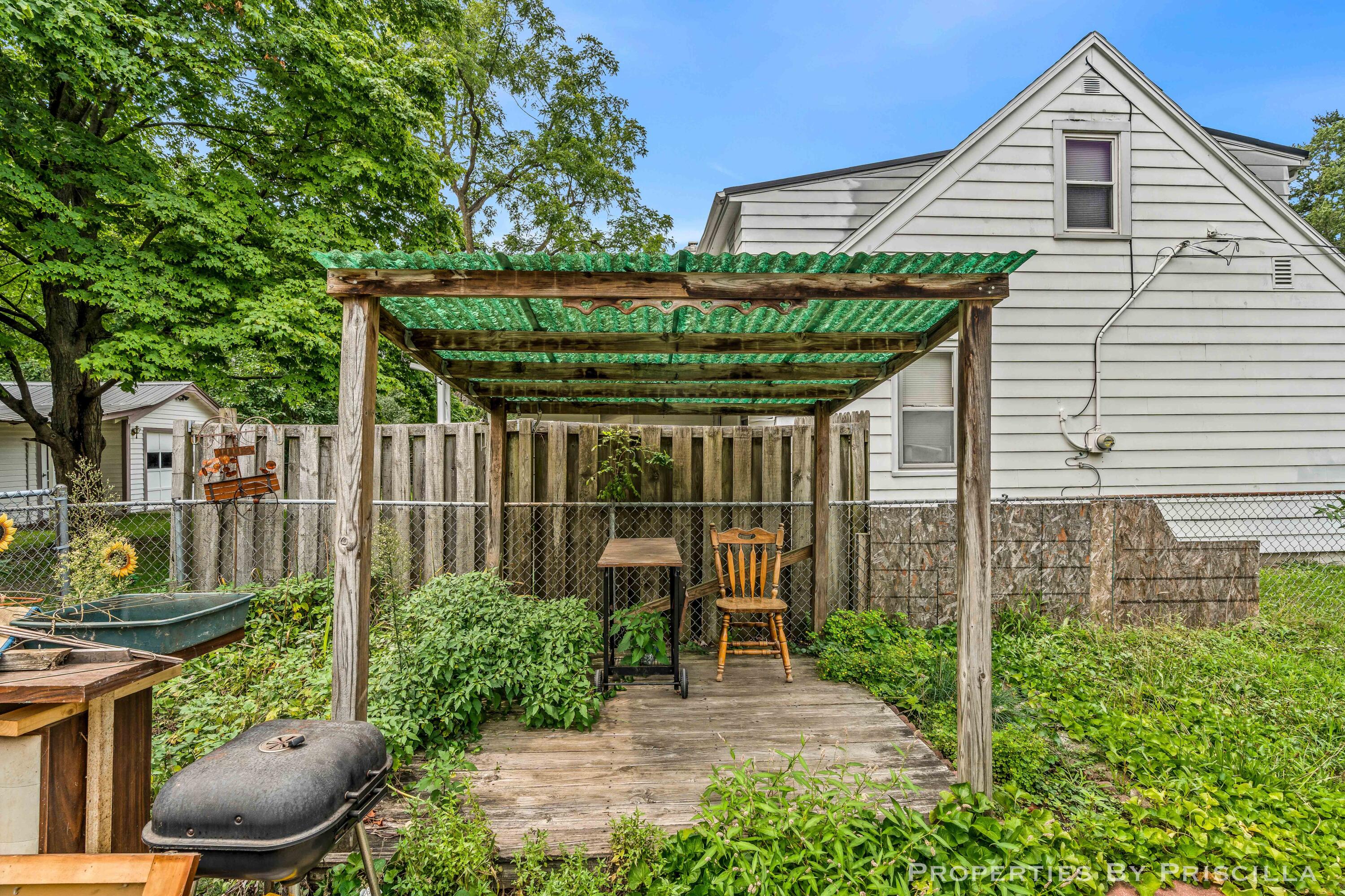 348 Ridgewood Street SE Grand Rapids MI 49548