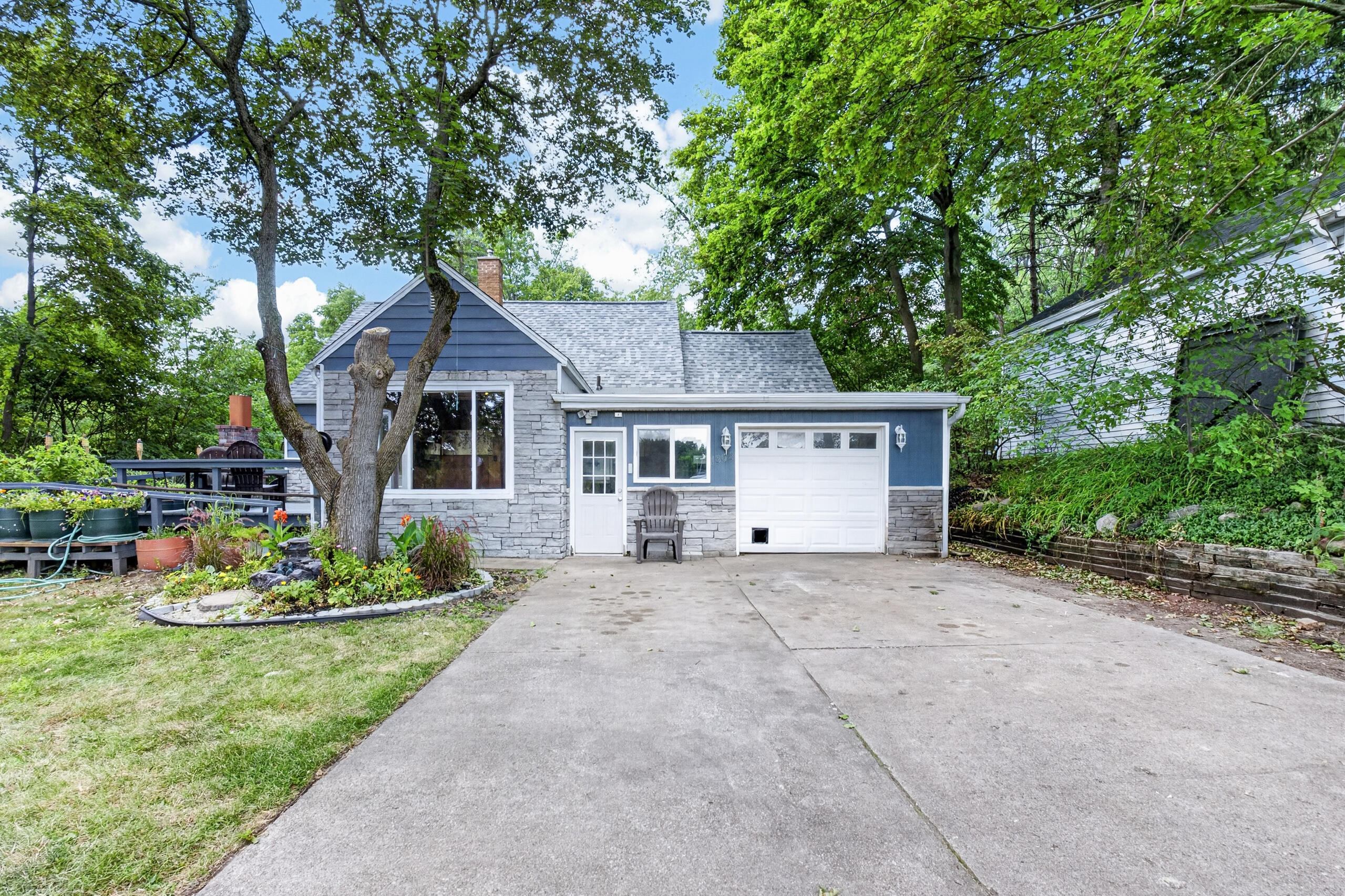 1202 Pinehurst Boulevard Kalamazoo MI 49006