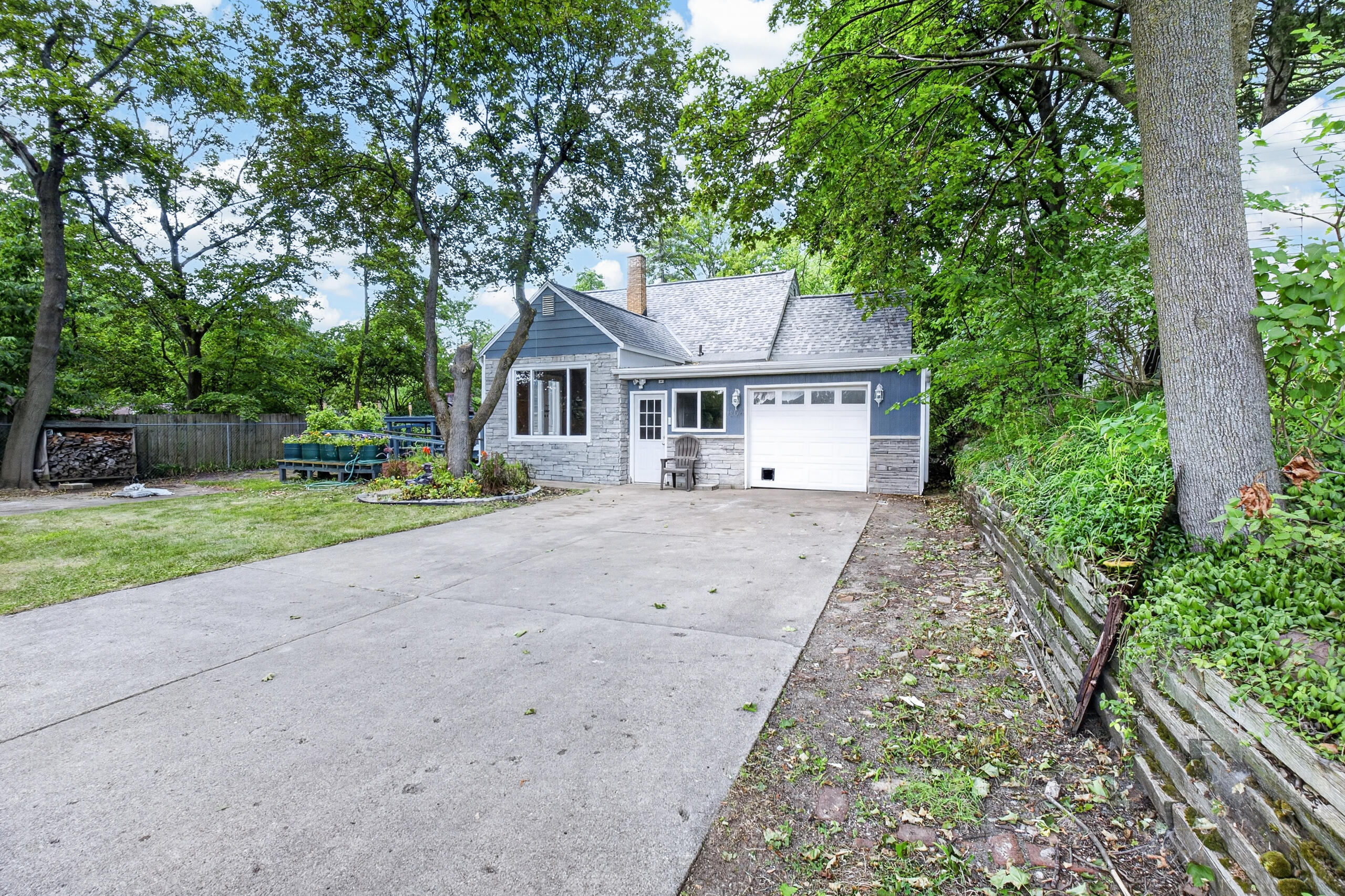 1202 Pinehurst Boulevard Kalamazoo MI 49006