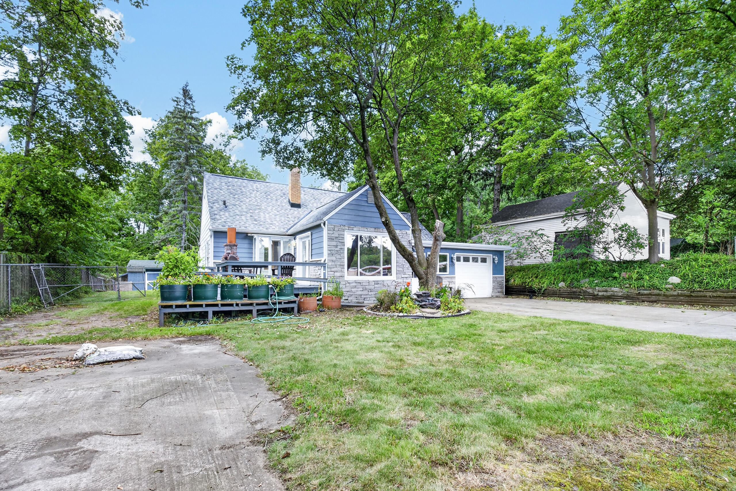 1202 Pinehurst Boulevard Kalamazoo MI 49006