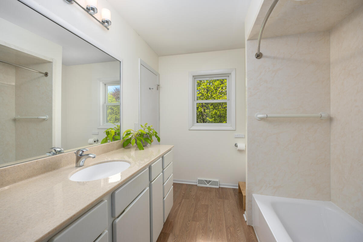 1865 Ridgemoor Drive SE Grand Rapids MI 49506
