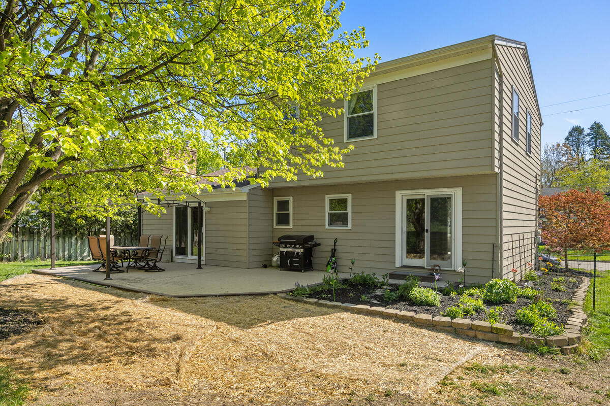 1865 Ridgemoor Drive SE Grand Rapids MI 49506