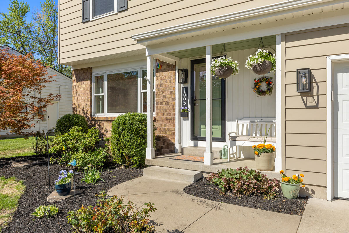 1865 Ridgemoor Drive SE Grand Rapids MI 49506