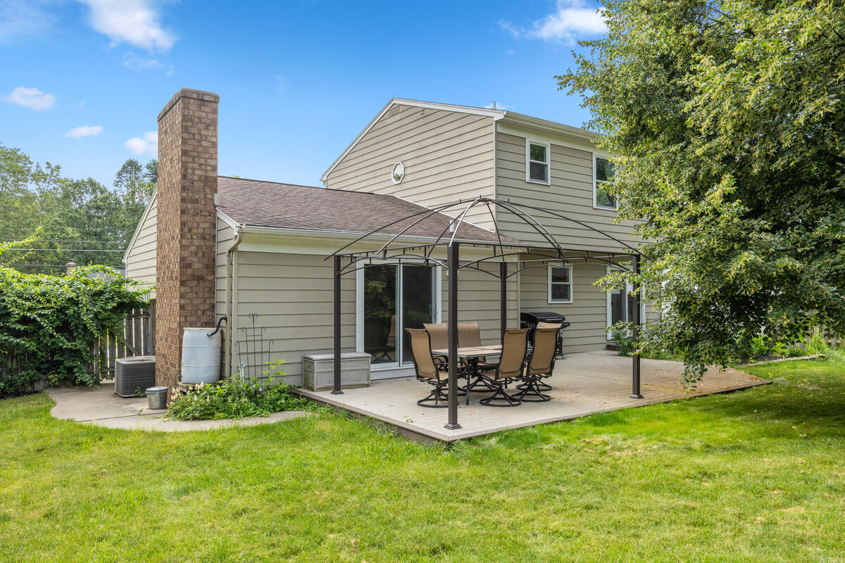 1865 Ridgemoor Drive SE Grand Rapids MI 49506