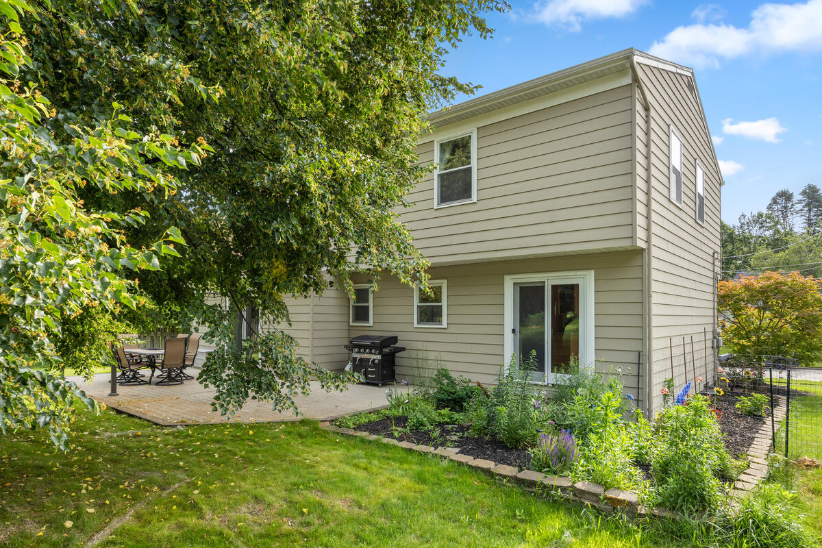 1865 Ridgemoor Drive SE Grand Rapids MI 49506