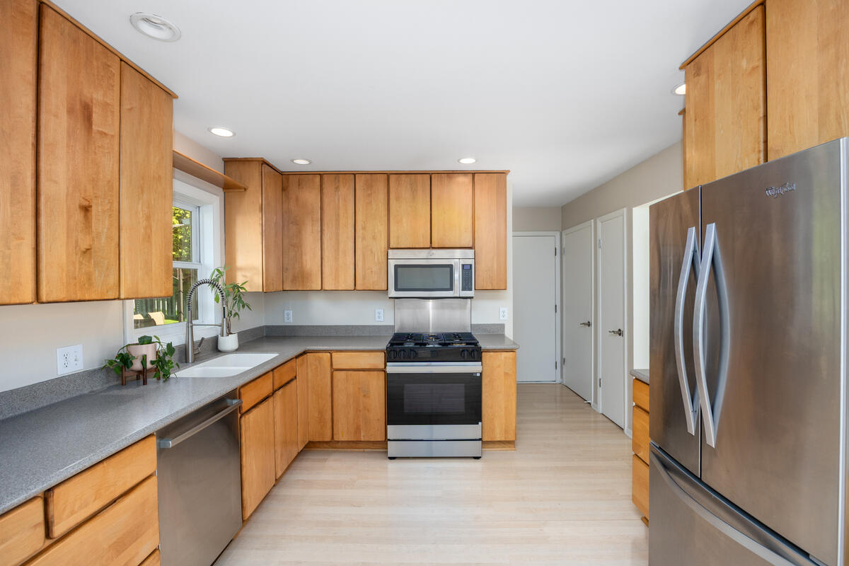 1865 Ridgemoor Drive SE Grand Rapids MI 49506