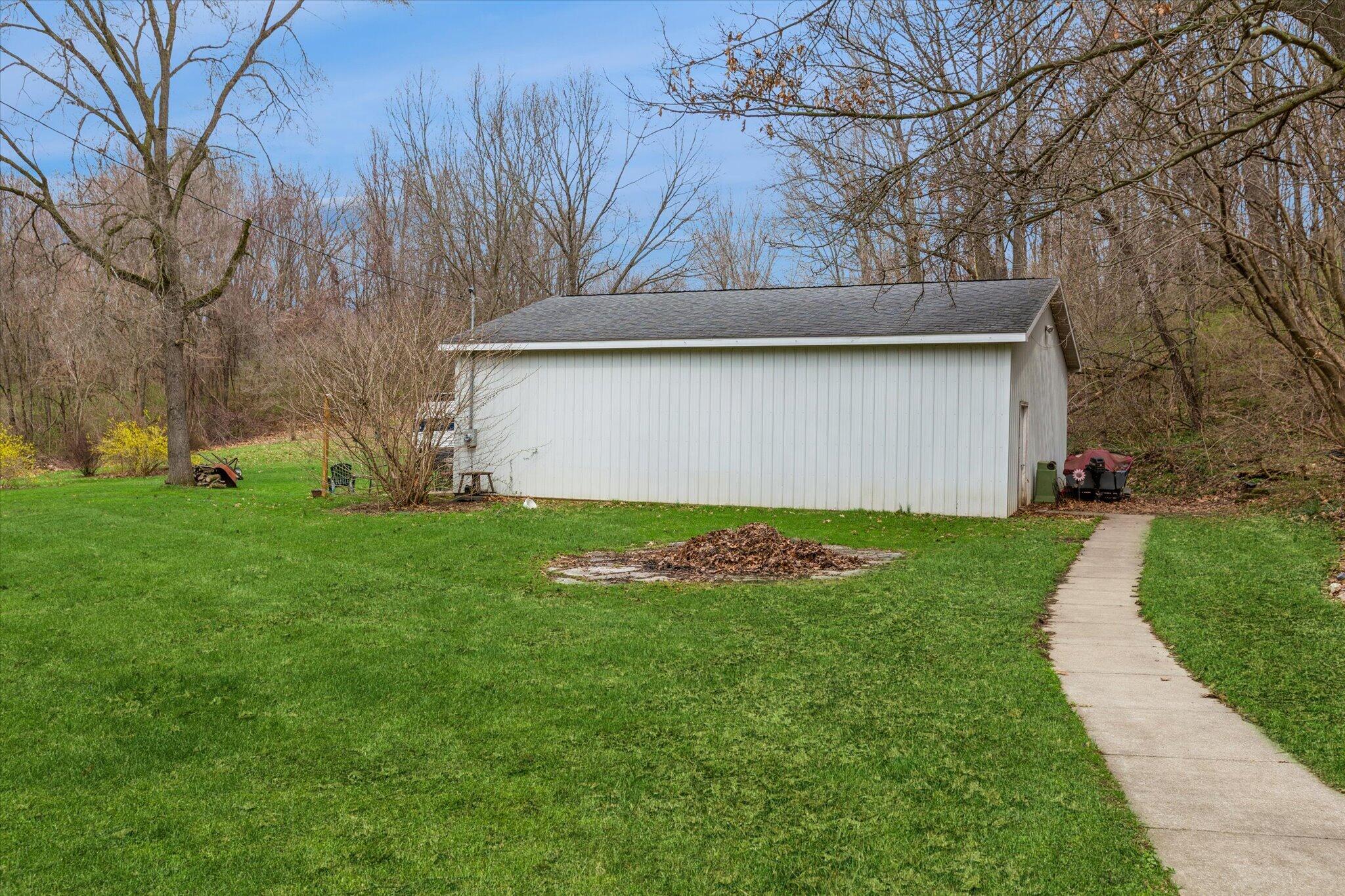 5901 Carmody Road Coloma MI 49038