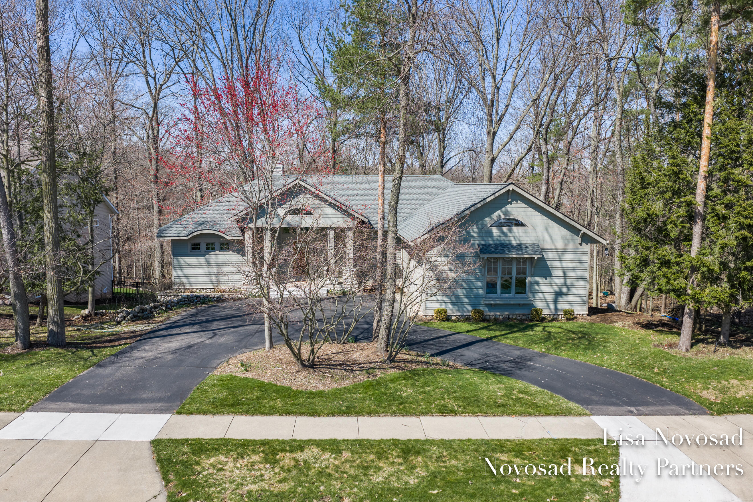 2301 Longmeadow Street NW Grand Rapids MI 49504
