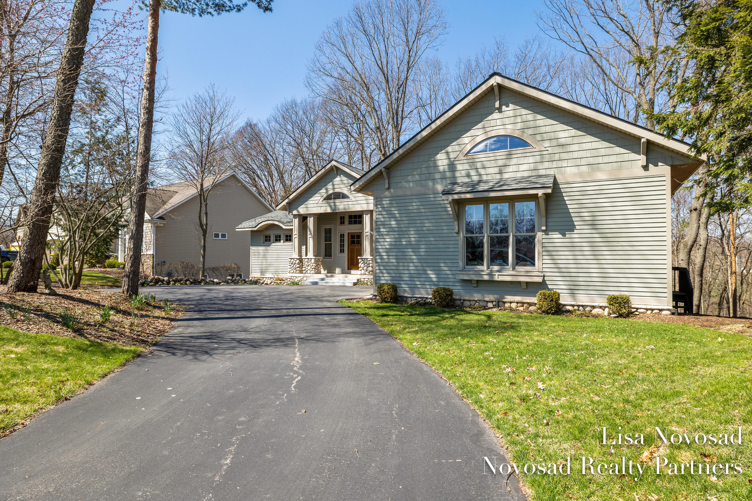 2301 Longmeadow Street NW Grand Rapids MI 49504