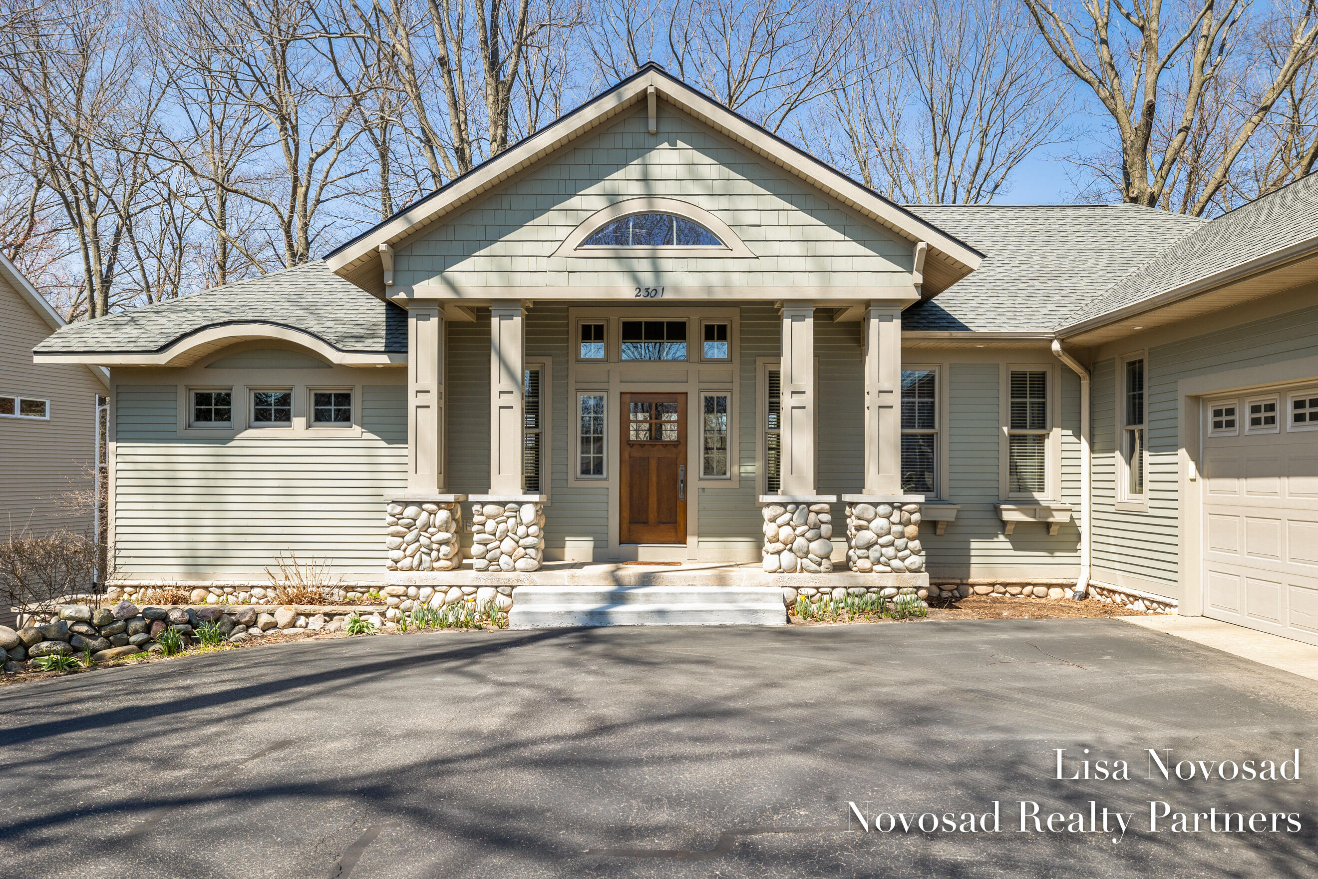 2301 Longmeadow Street NW Grand Rapids MI 49504
