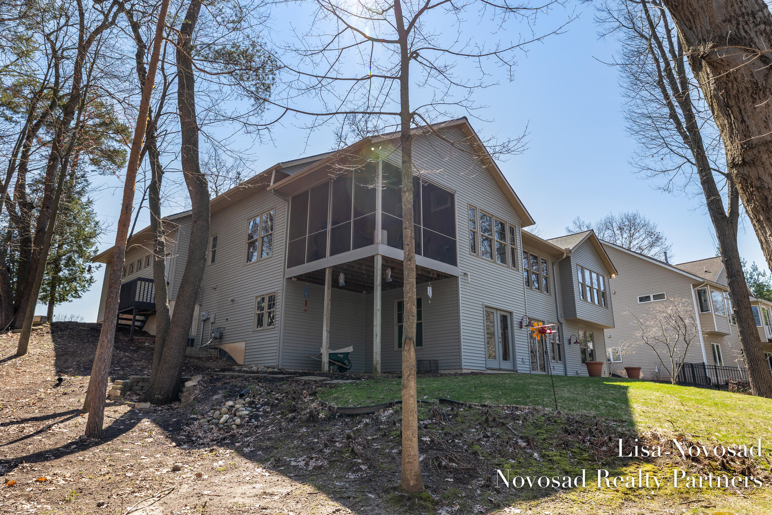 2301 Longmeadow Street NW Grand Rapids MI 49504