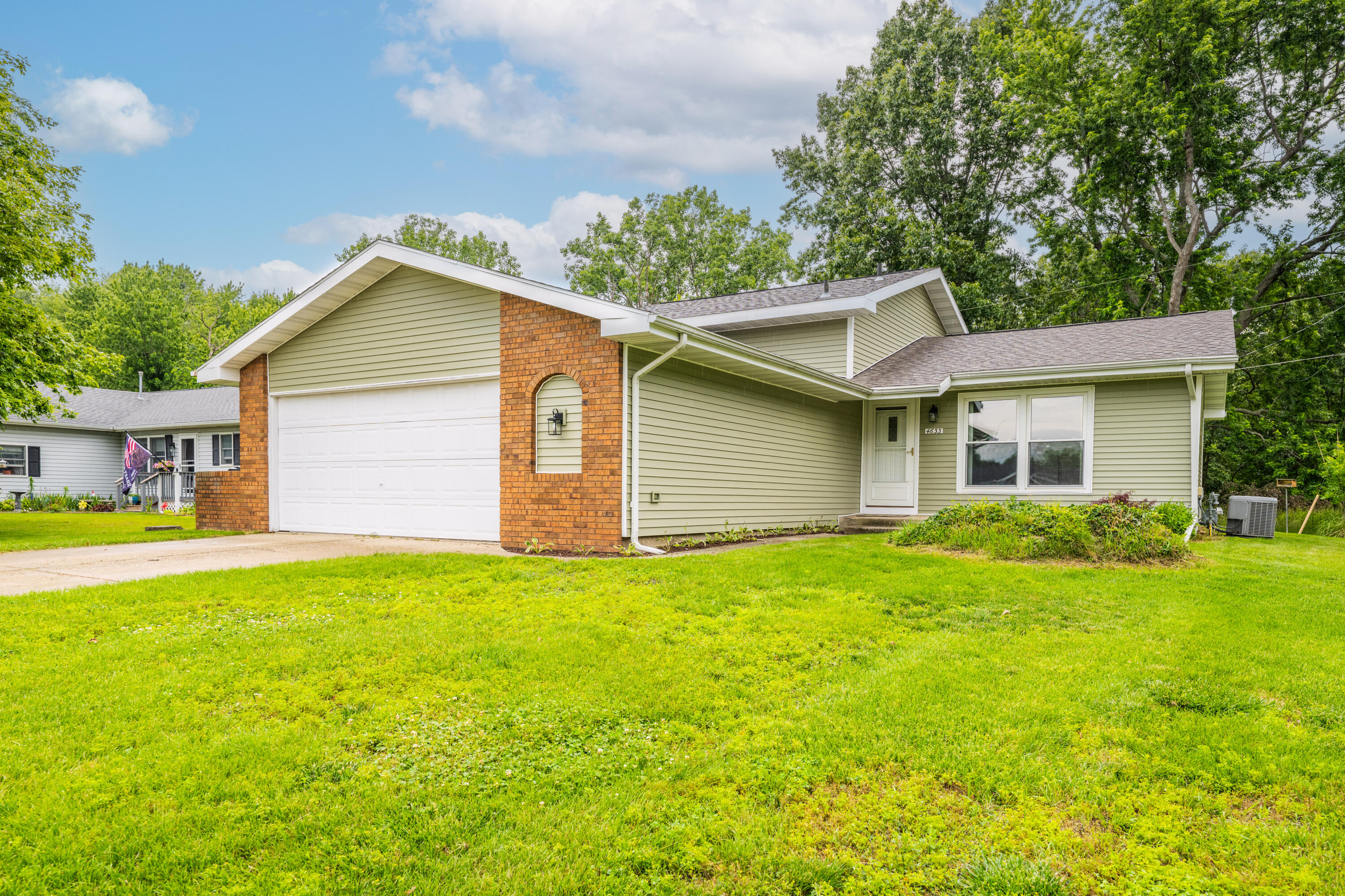 4633 Vista Drive Bridgman MI 49106