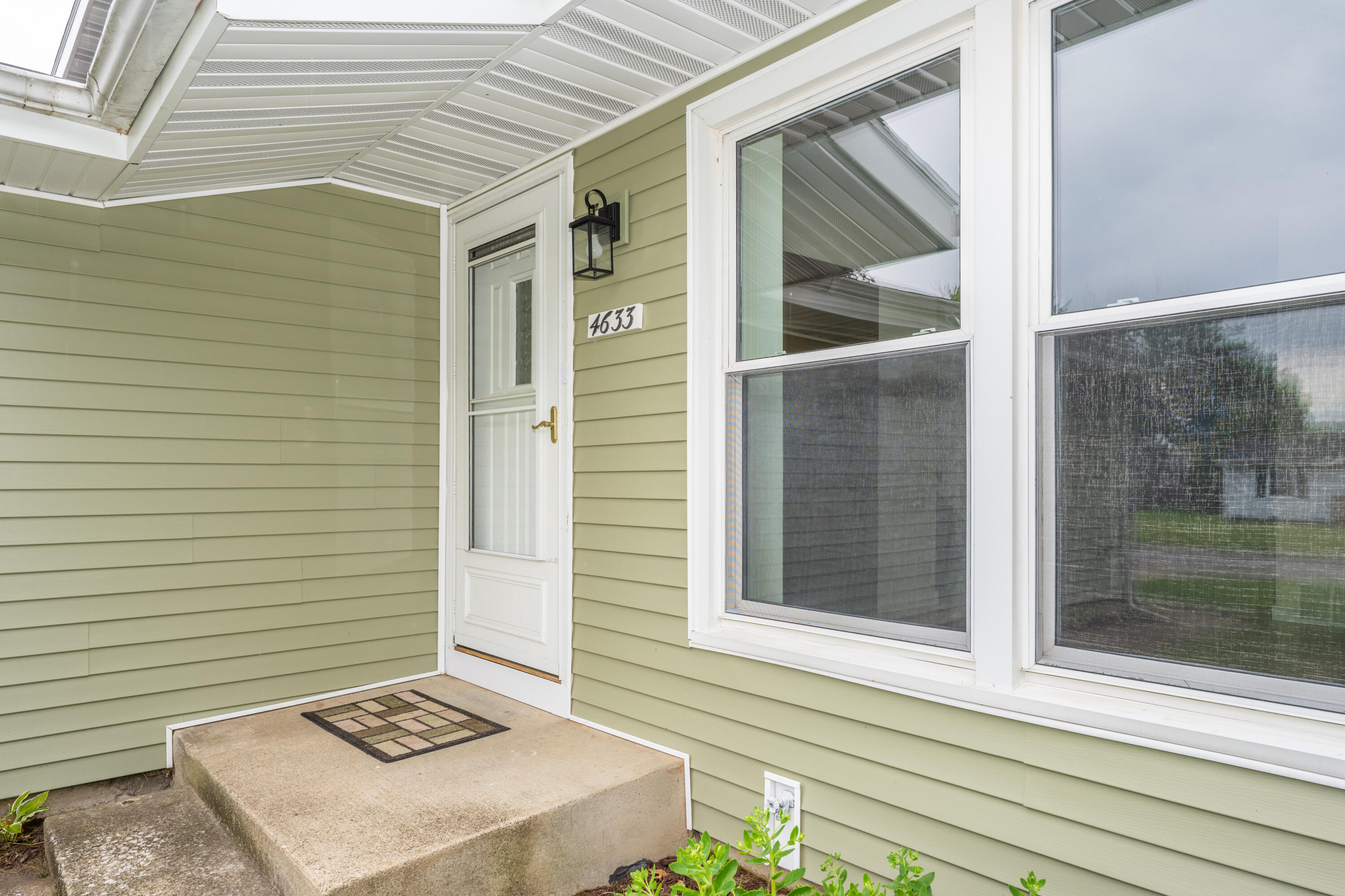 4633 Vista Drive Bridgman MI 49106