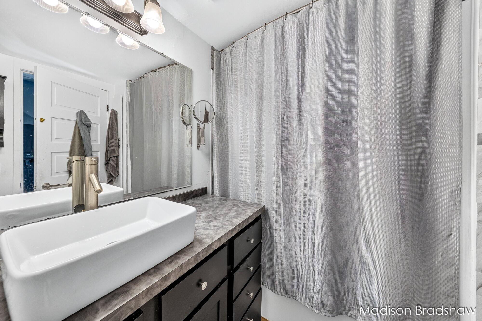 2080 Swensberg Avenue NE Grand Rapids MI 49505