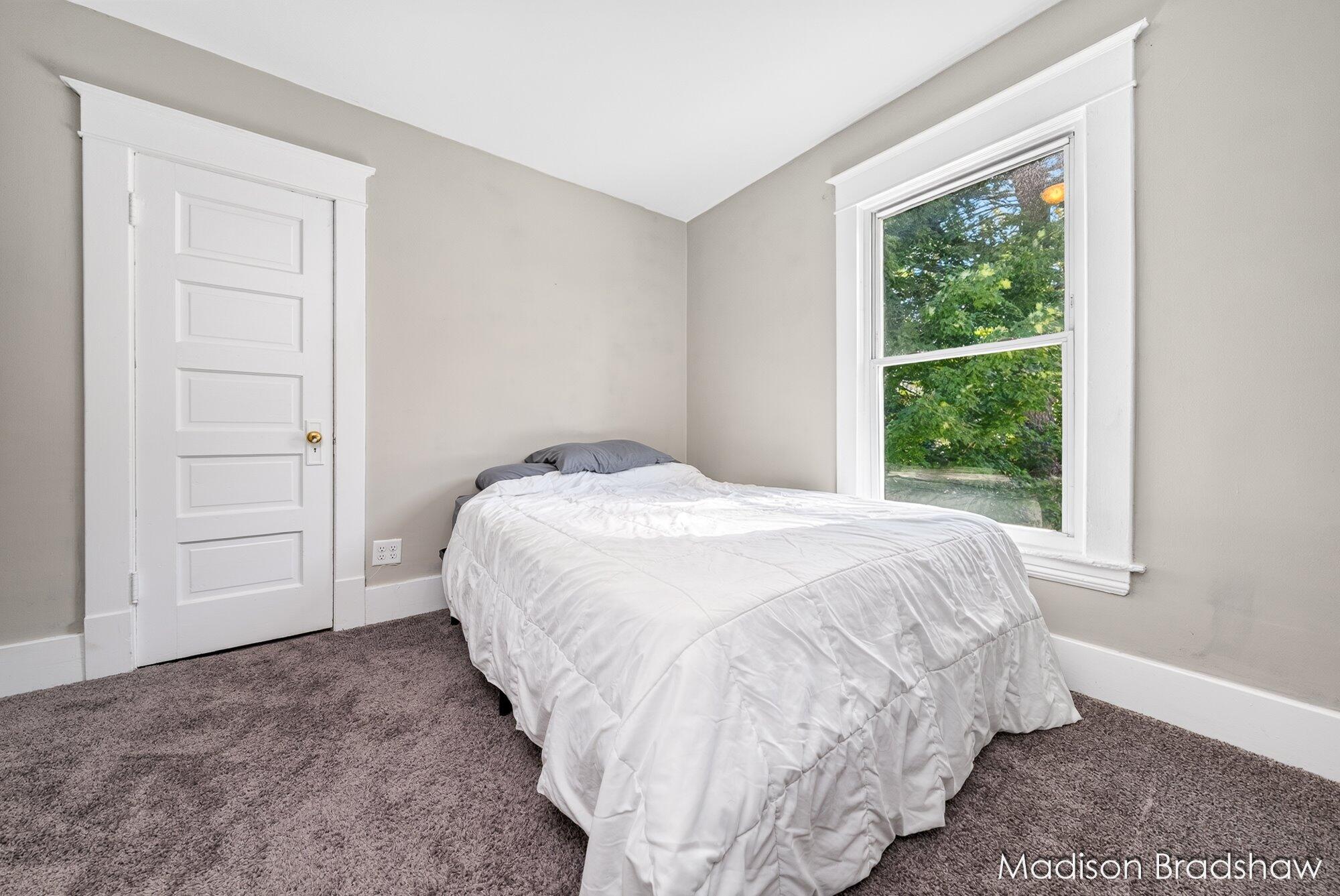 2080 Swensberg Avenue NE Grand Rapids MI 49505