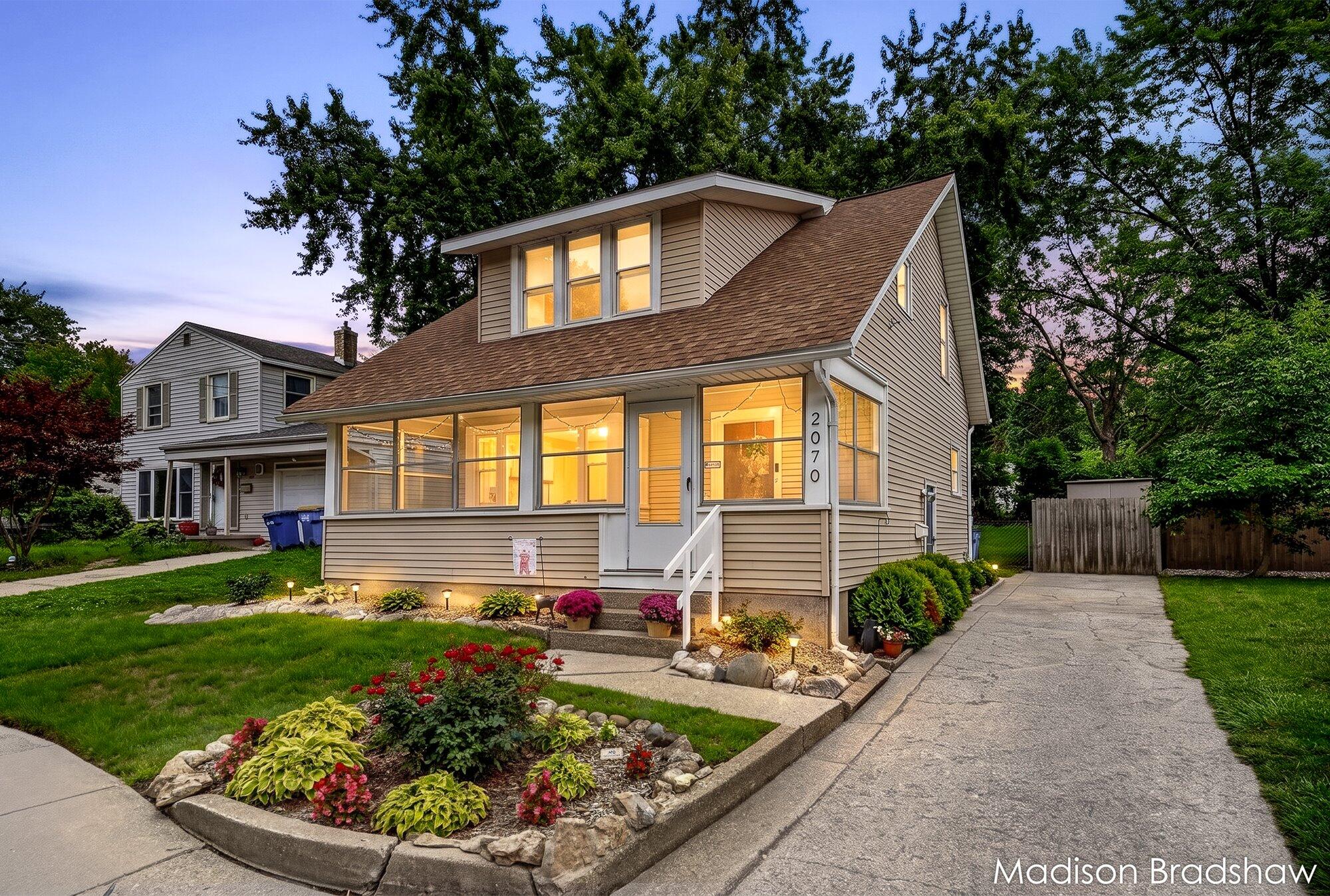 2070 Monroe Avenue NW Grand Rapids MI 49505