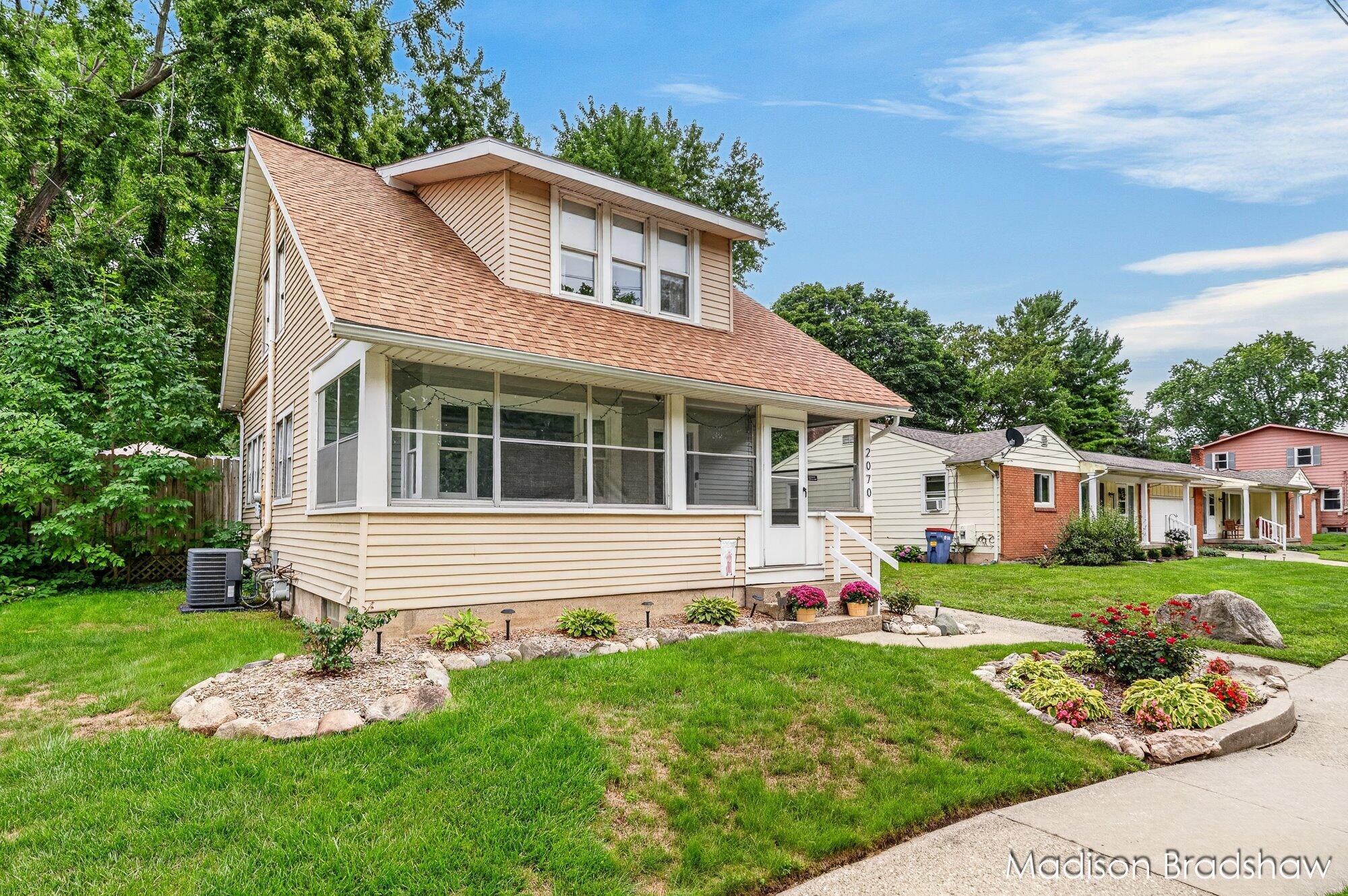 2070 Monroe Avenue NW Grand Rapids MI 49505