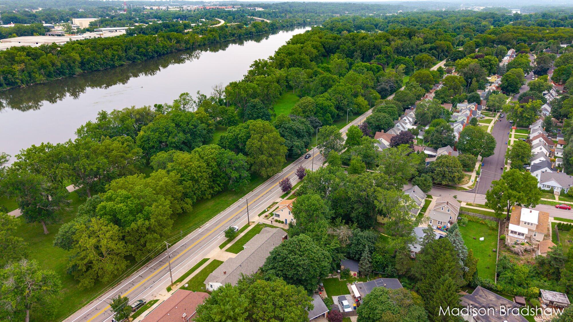 2070 Monroe Avenue NW Grand Rapids MI 49505