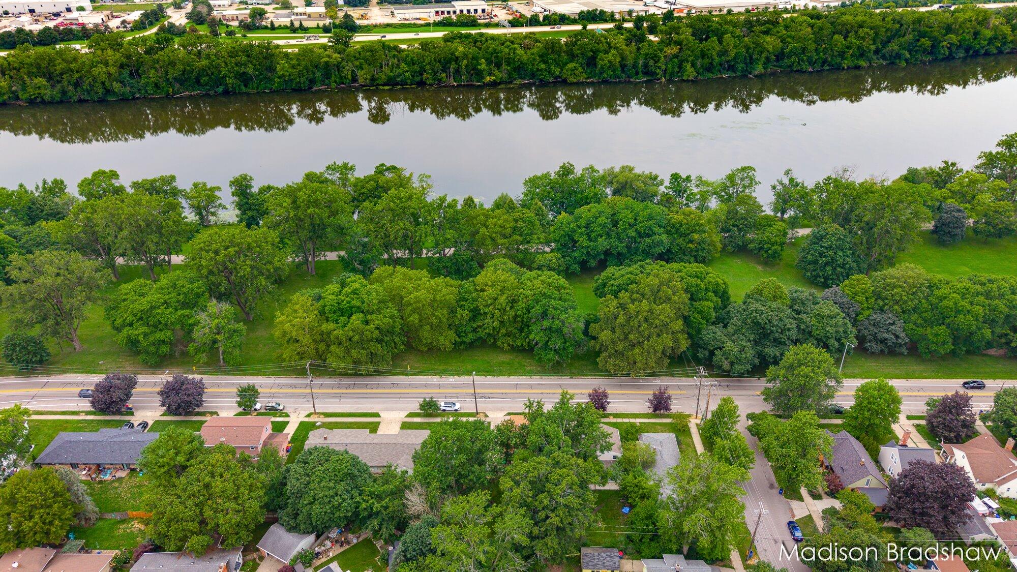 2070 Monroe Avenue NW Grand Rapids MI 49505